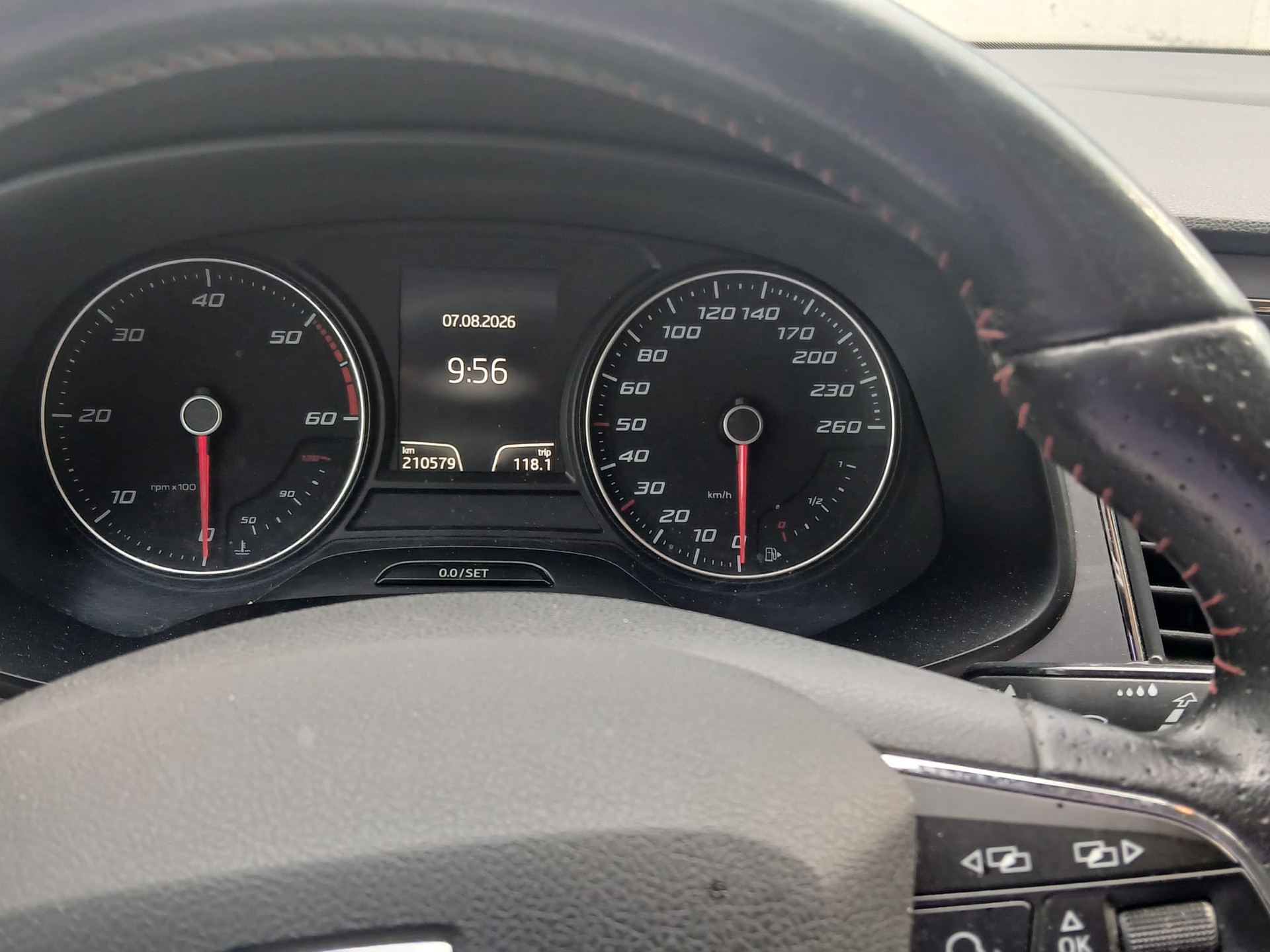 SEAT 5F 4 drive-image-3