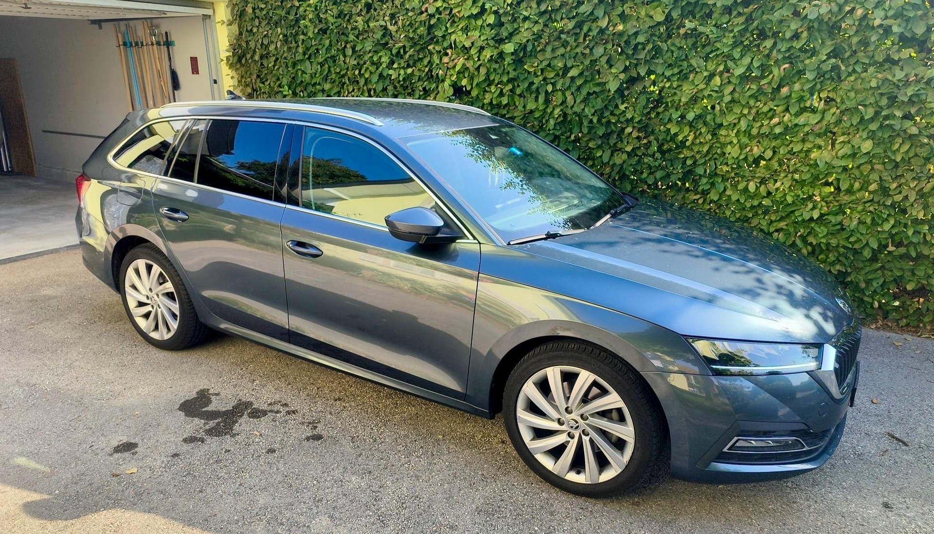 SKODA 2.0 TDI RS 4x4 DSG-image-0