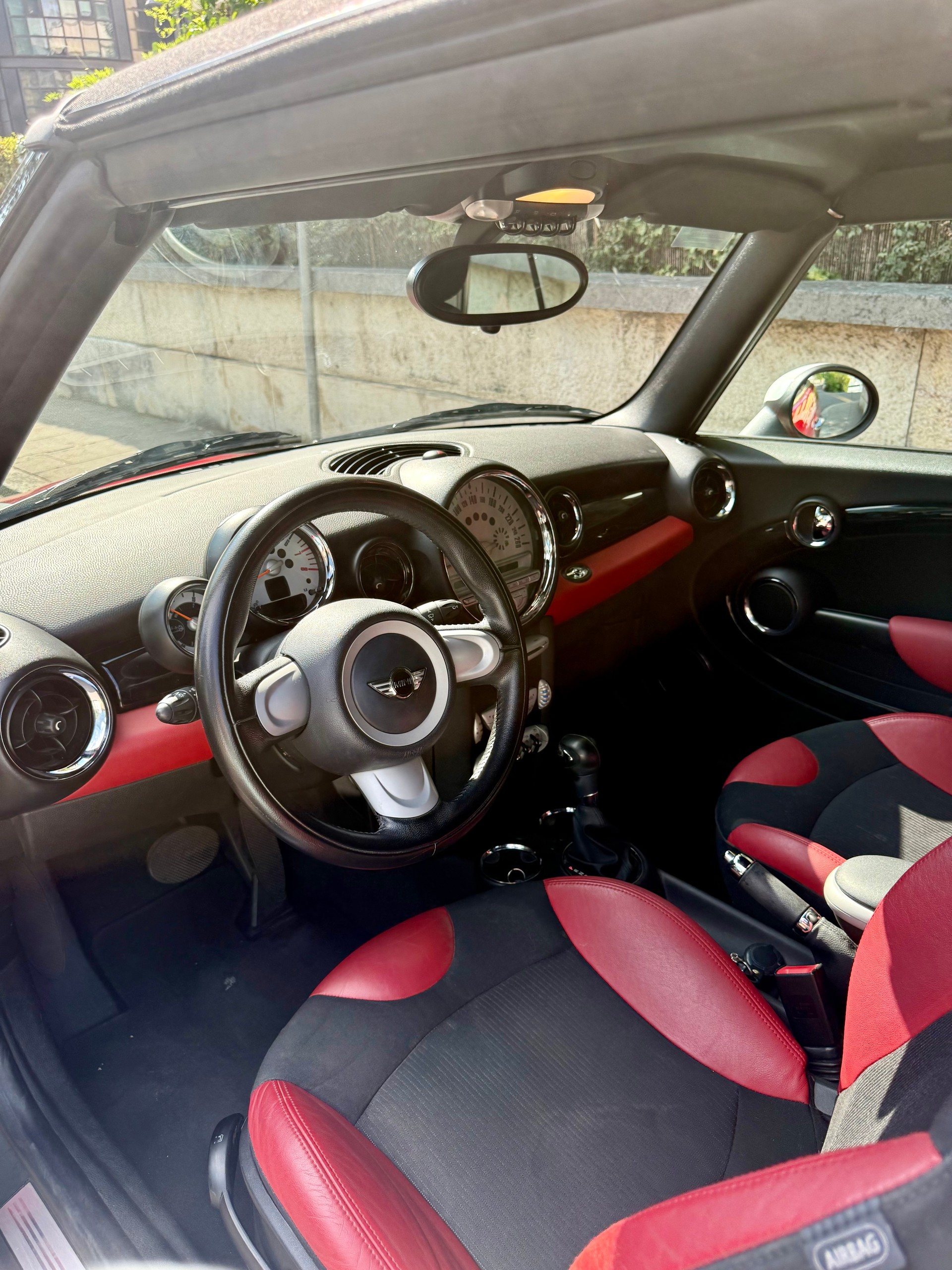 MINI 1.6i Cooper-image-3