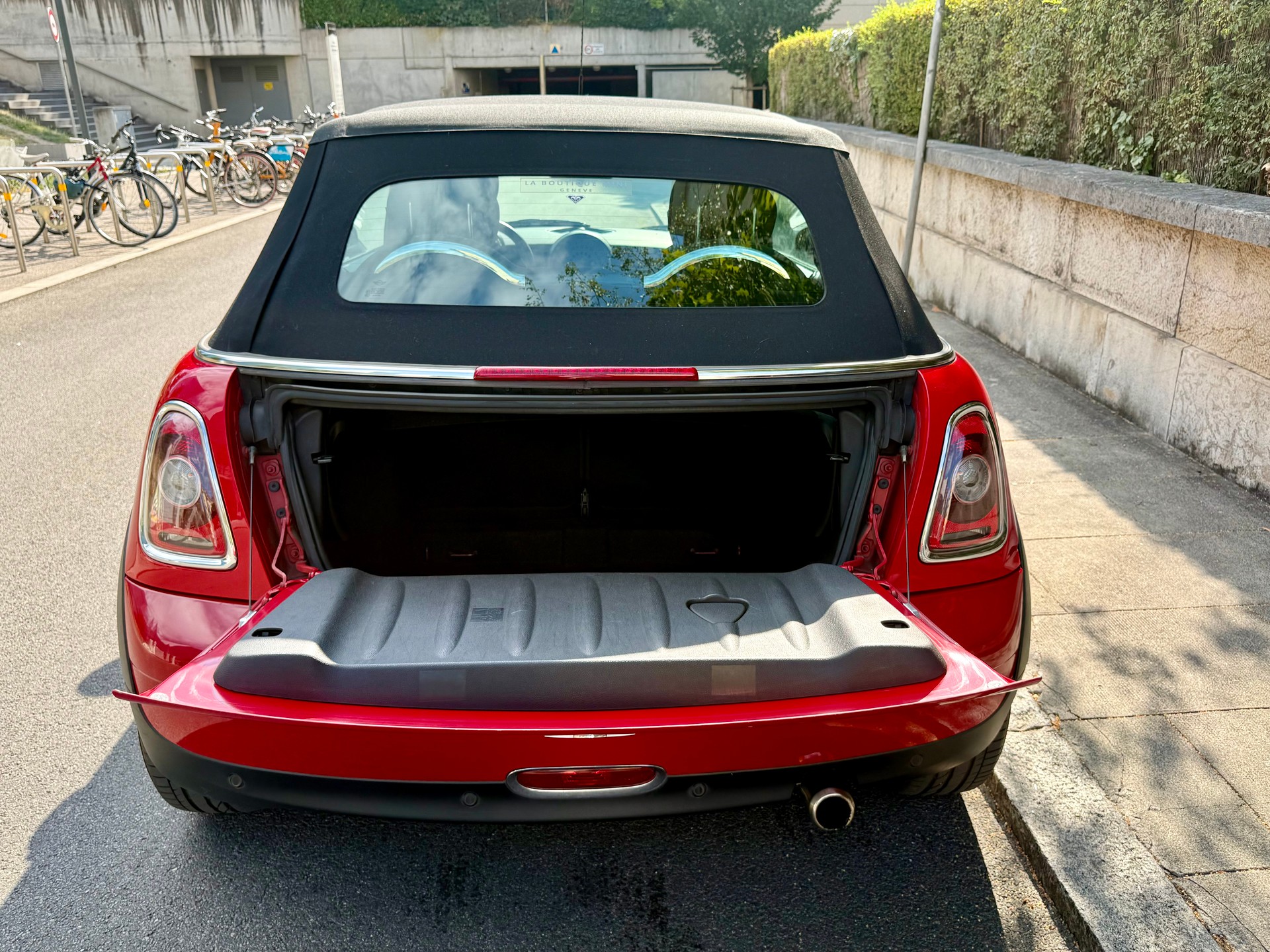 MINI 1.6i Cooper-image-2