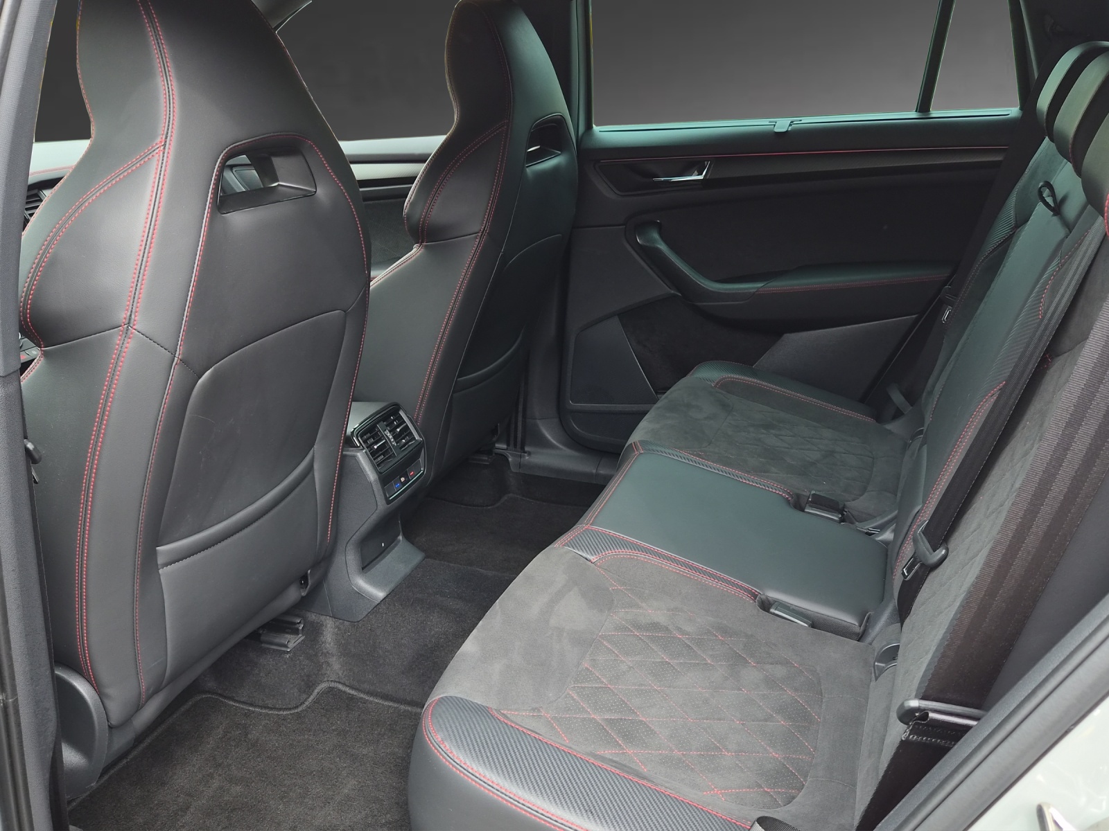 SKODA Kodiaq 2.0 TSI 4x4 RS-image-6