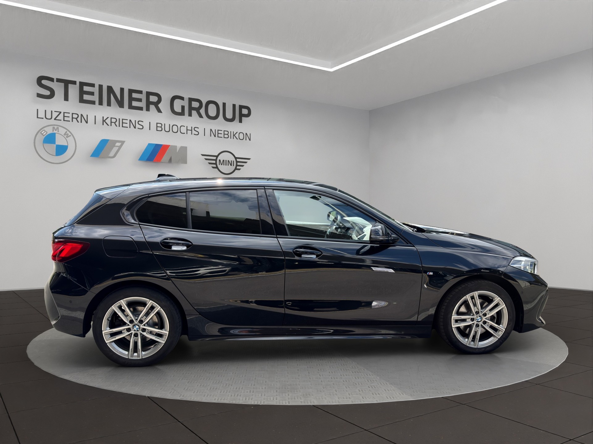 BMW 118i Pure M Sport Essential Edition-image-3