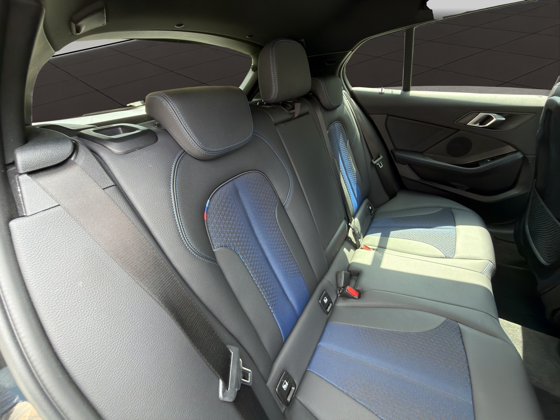 BMW 118i Pure M Sport Essential Edition-image-19
