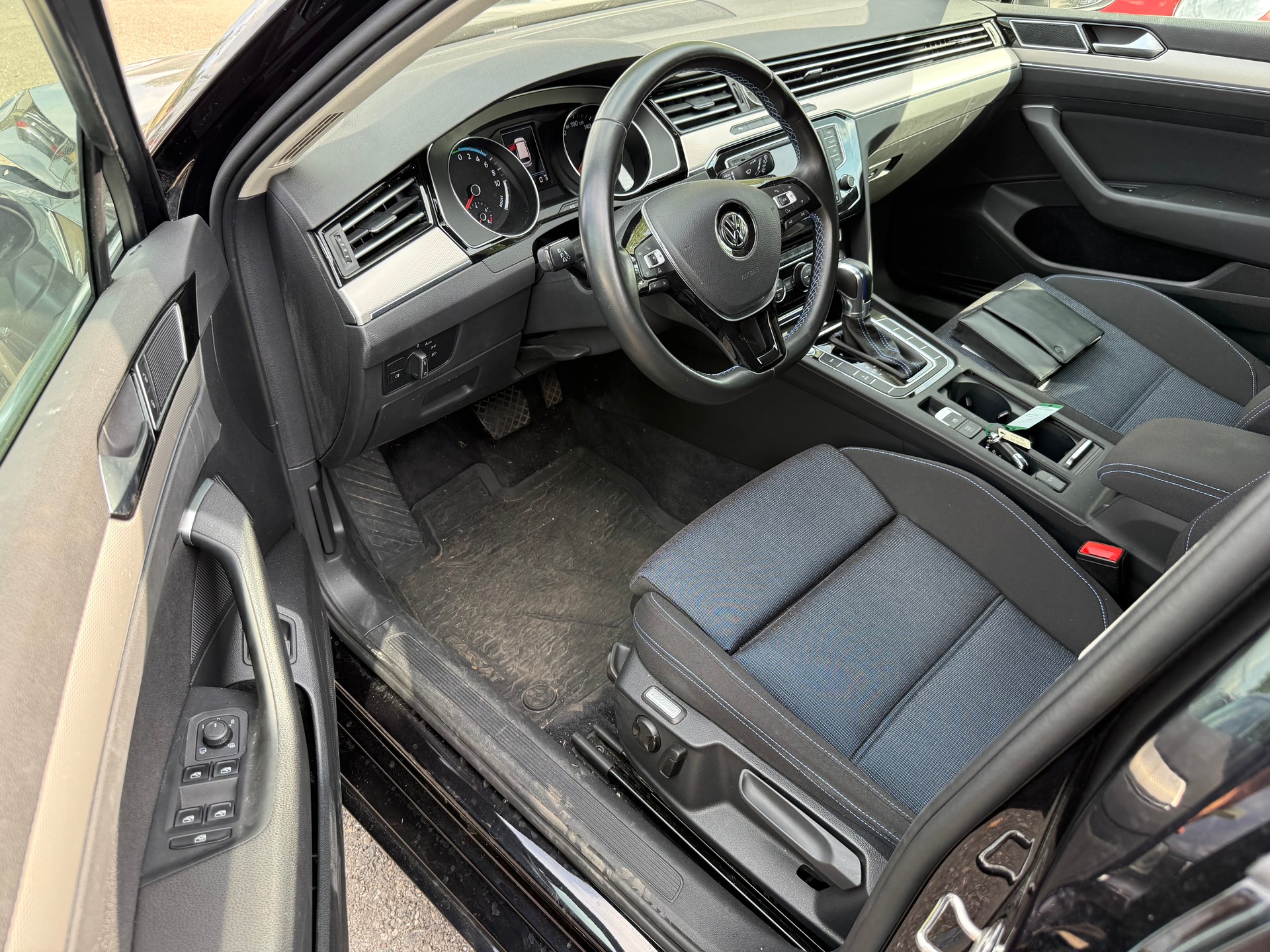 VW Passat Variant 1.4 TSI GTE Hybrid DSG-image-12