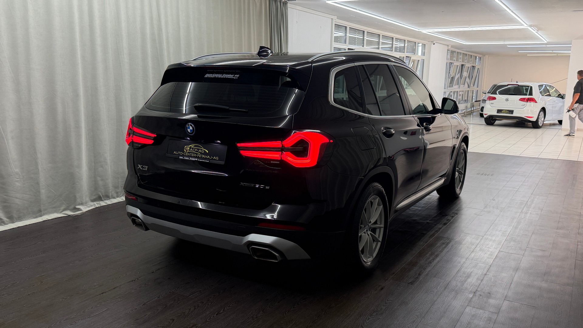 BMW X3 xDrive 30e-showroom-element-3