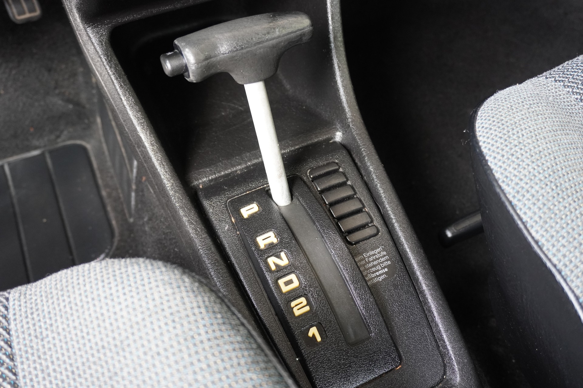 VW Golf 1800 GL-image-11