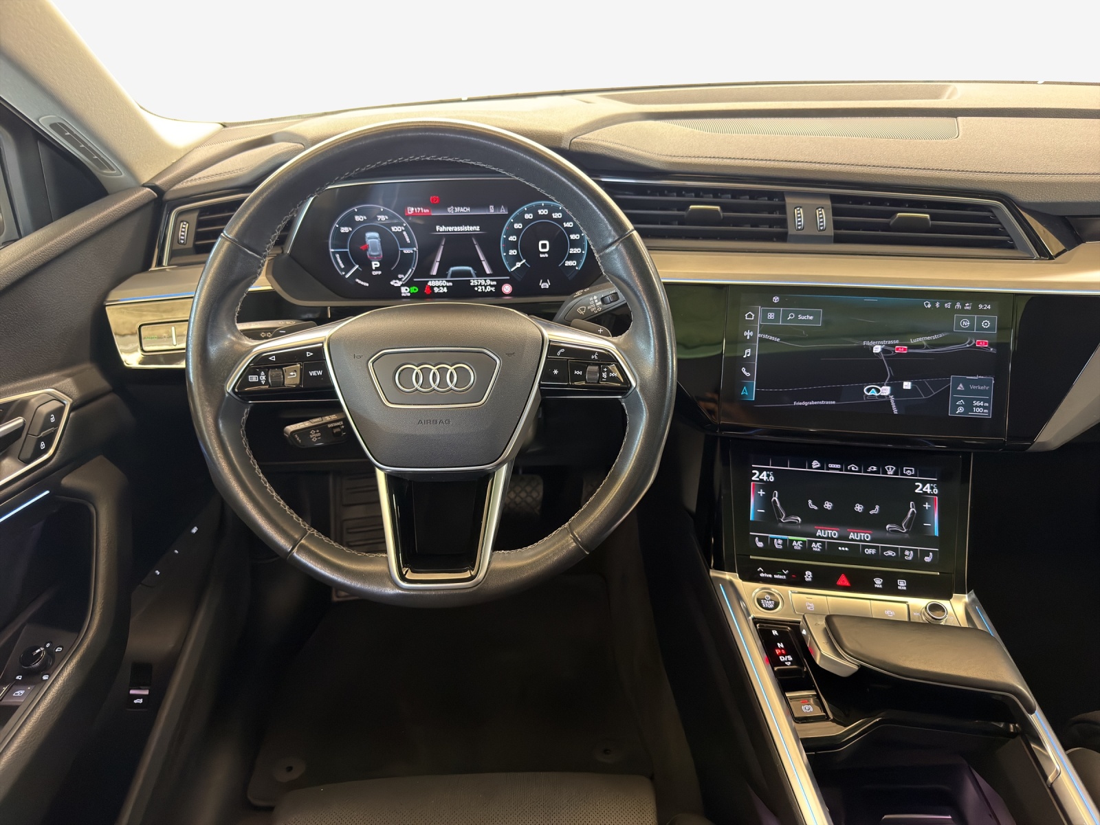 AUDI Q8 55 e-tron S line quattro-image-9
