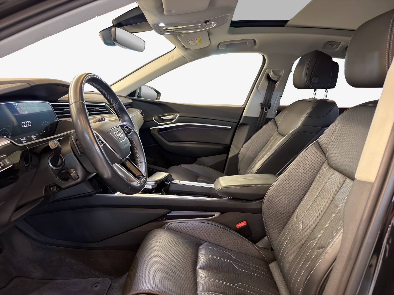 AUDI Q8 55 e-tron S line quattro-image-8