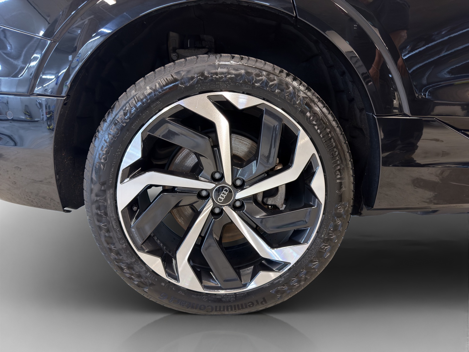 AUDI Q8 55 e-tron S line quattro-image-14