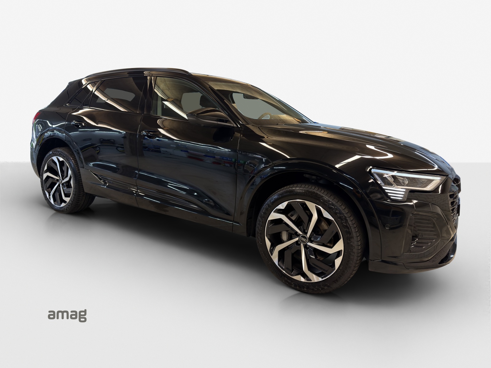 AUDI Q8 55 e-tron S line quattro-image-6
