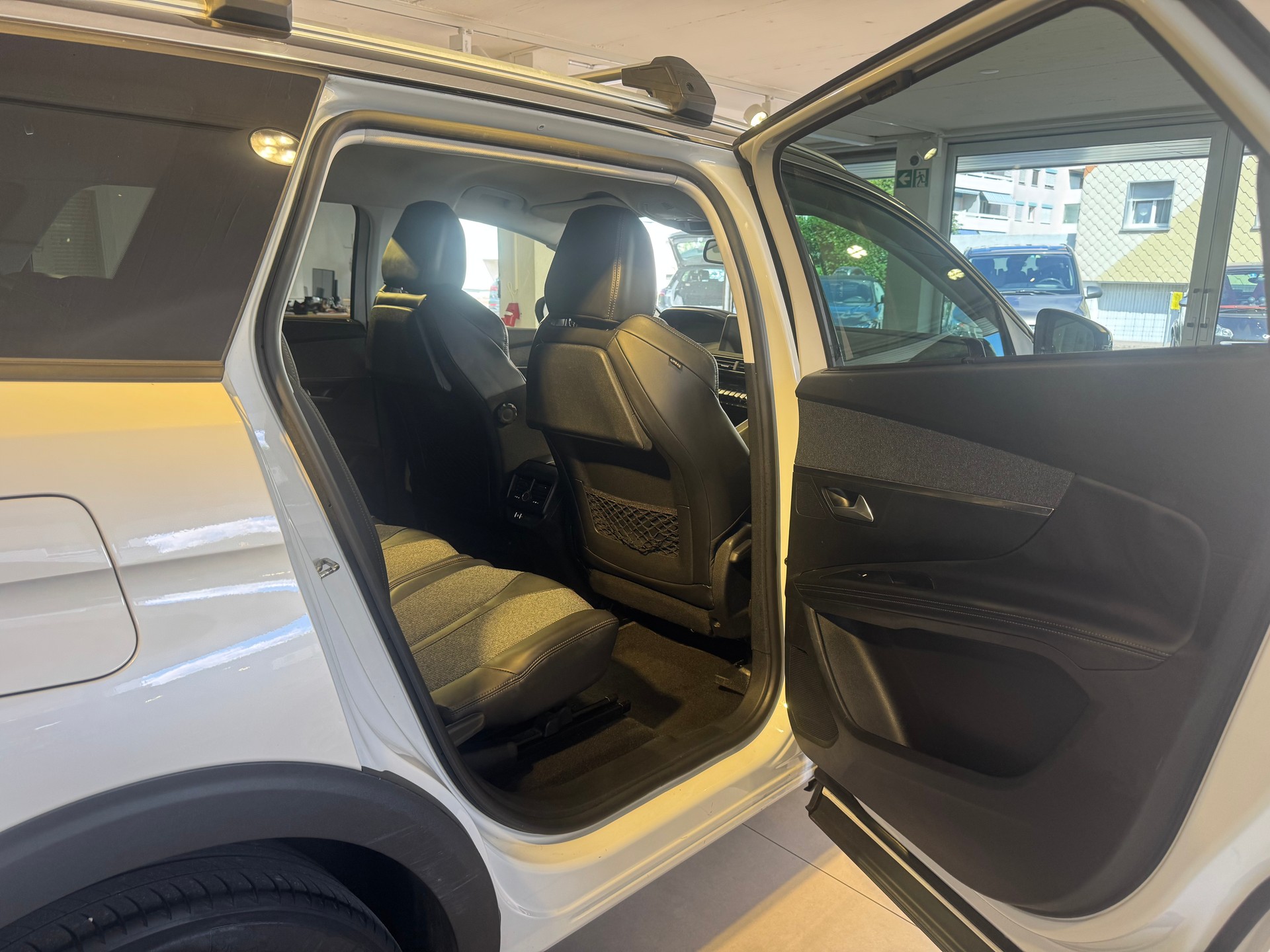 PEUGEOT 5008 1.6 BlueHDi Allure ETA-image-14