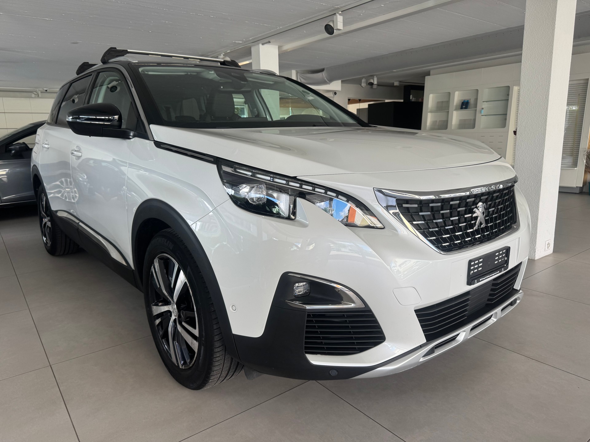 PEUGEOT 5008 1.6 BlueHDi Allure ETA-image-1