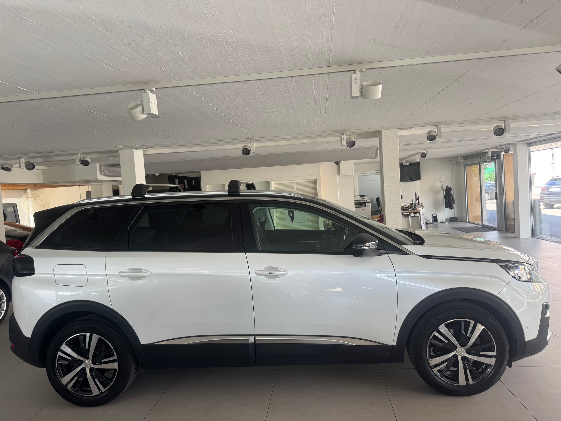 PEUGEOT 5008 1.6 BlueHDi Allure ETA-image-3
