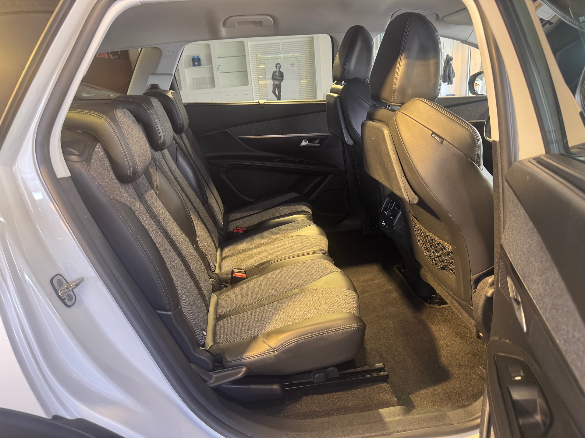 PEUGEOT 5008 1.6 BlueHDi Allure ETA-image-15