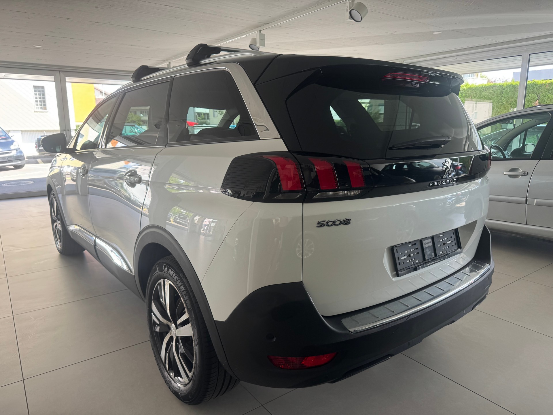PEUGEOT 5008 1.6 BlueHDi Allure ETA-image-5