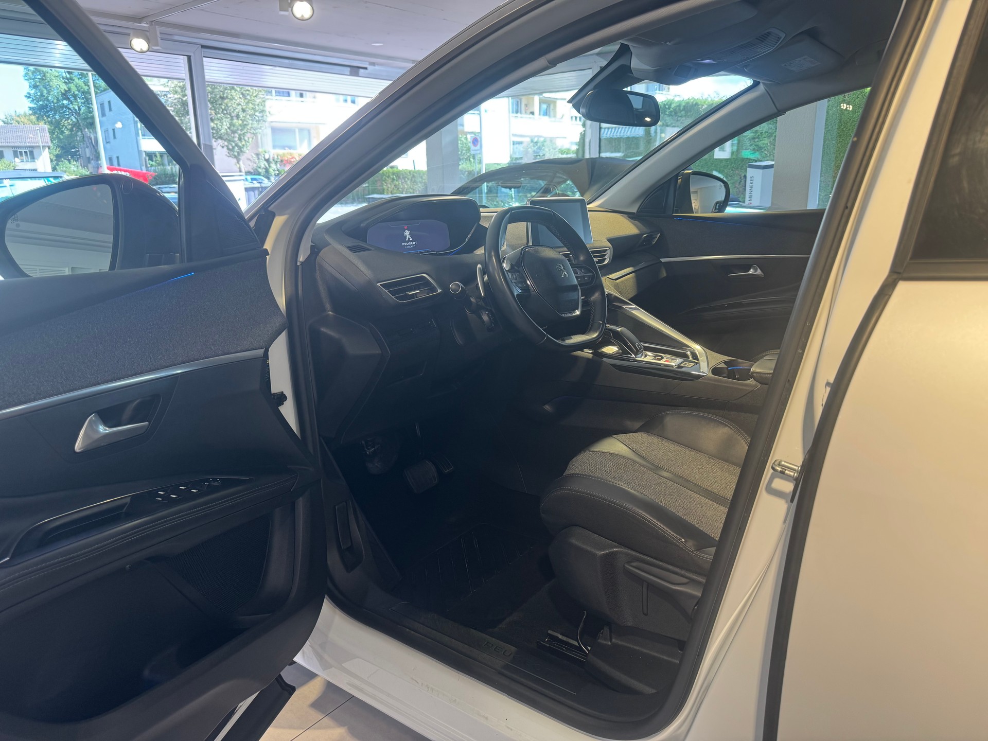 PEUGEOT 5008 1.6 BlueHDi Allure ETA-image-8