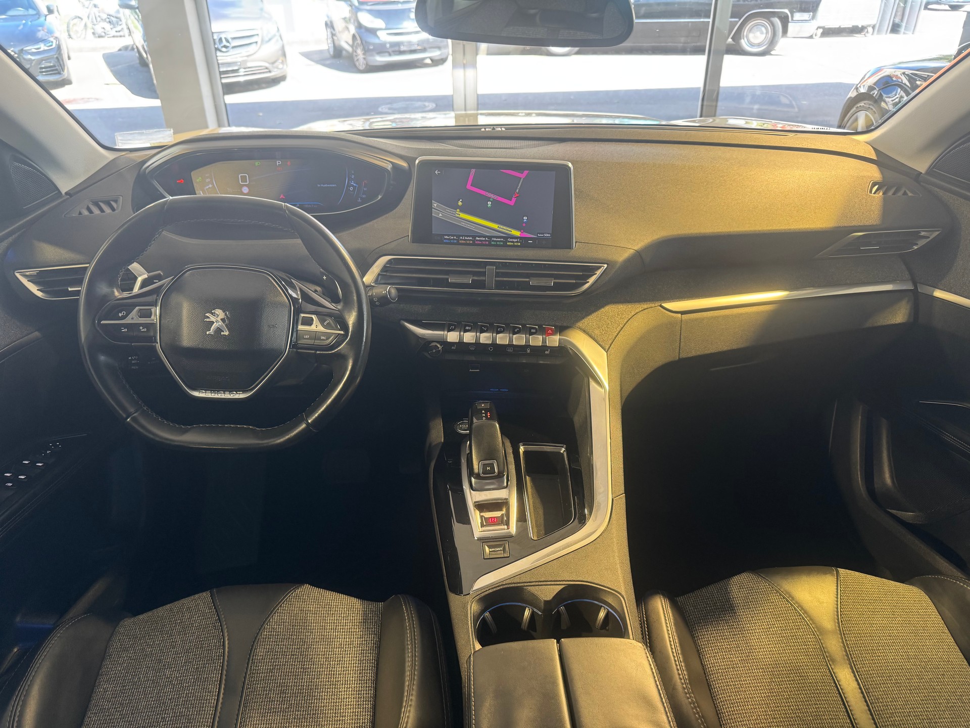 PEUGEOT 5008 1.6 BlueHDi Allure ETA-image-19