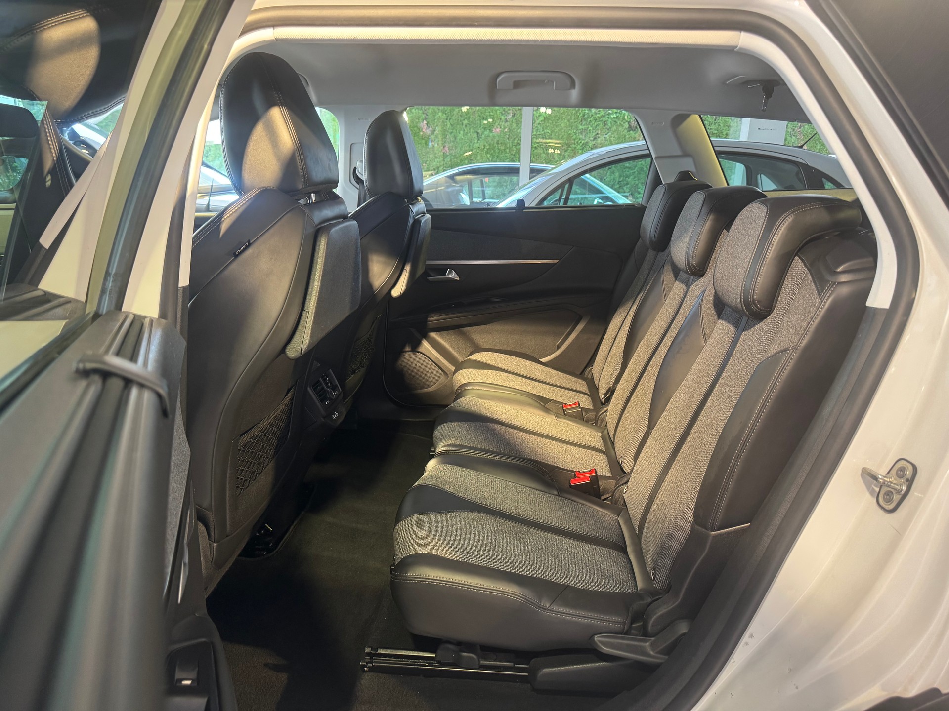 PEUGEOT 5008 1.6 BlueHDi Allure ETA-image-13