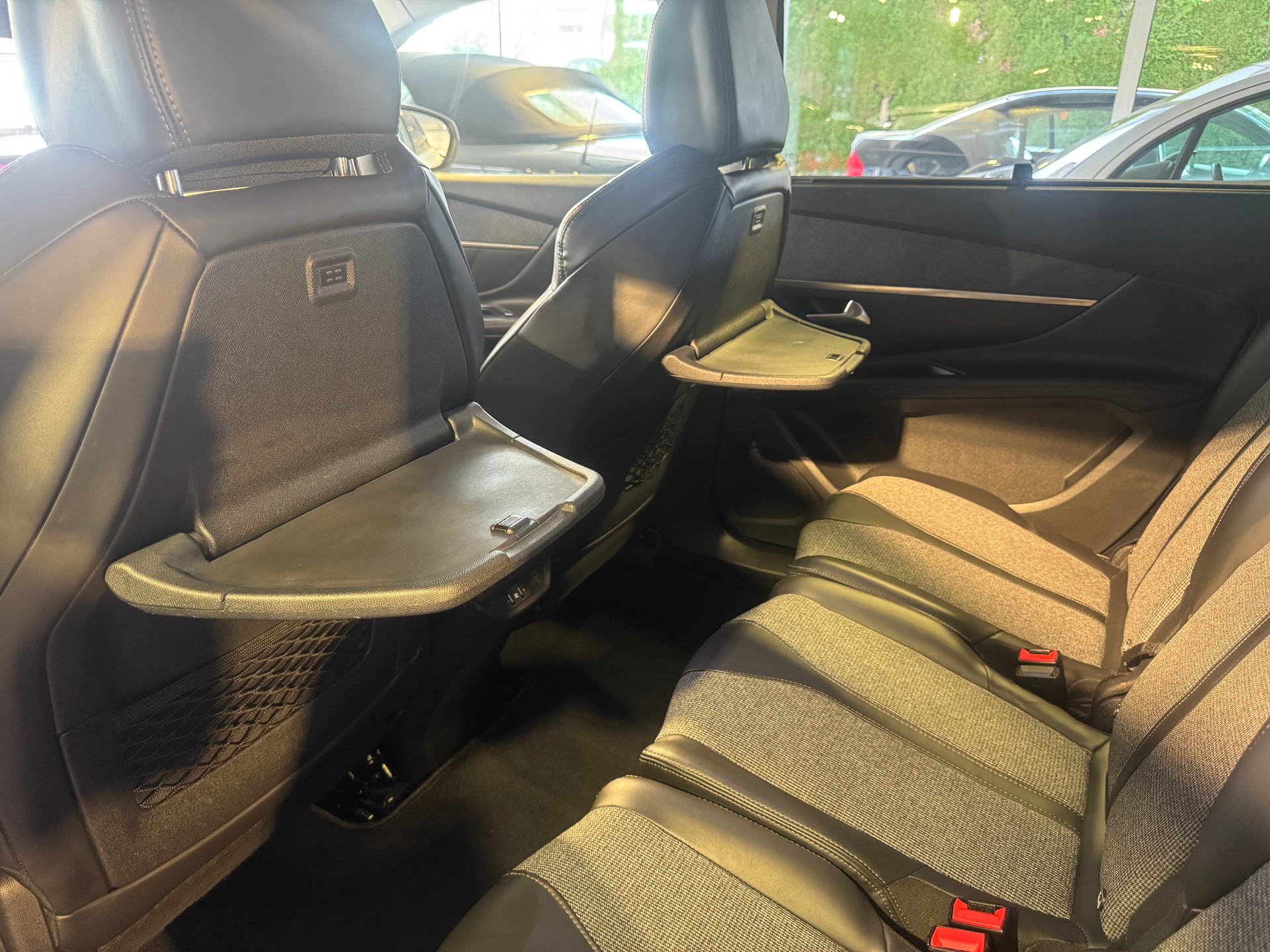 PEUGEOT 5008 1.6 BlueHDi Allure ETA-image-16
