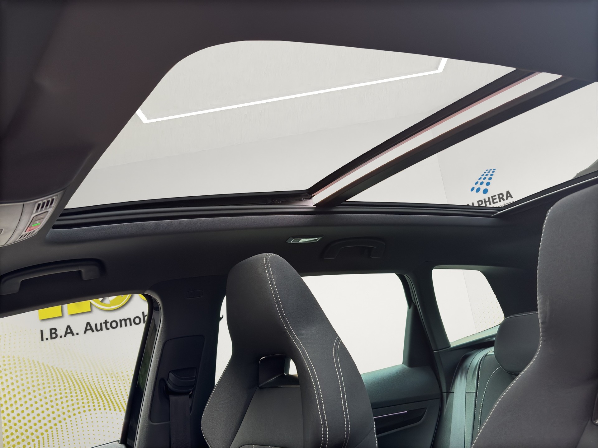SKODA Karoq 1.5TSI Sport Line Aut. Panorama-Schiebedach-image-13