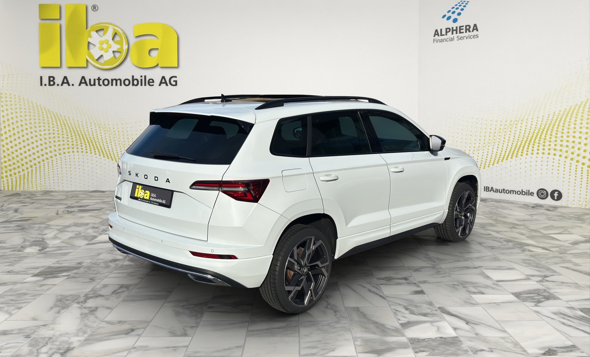SKODA Karoq 1.5TSI Sport Line Aut. Panorama-Schiebedach-image-4