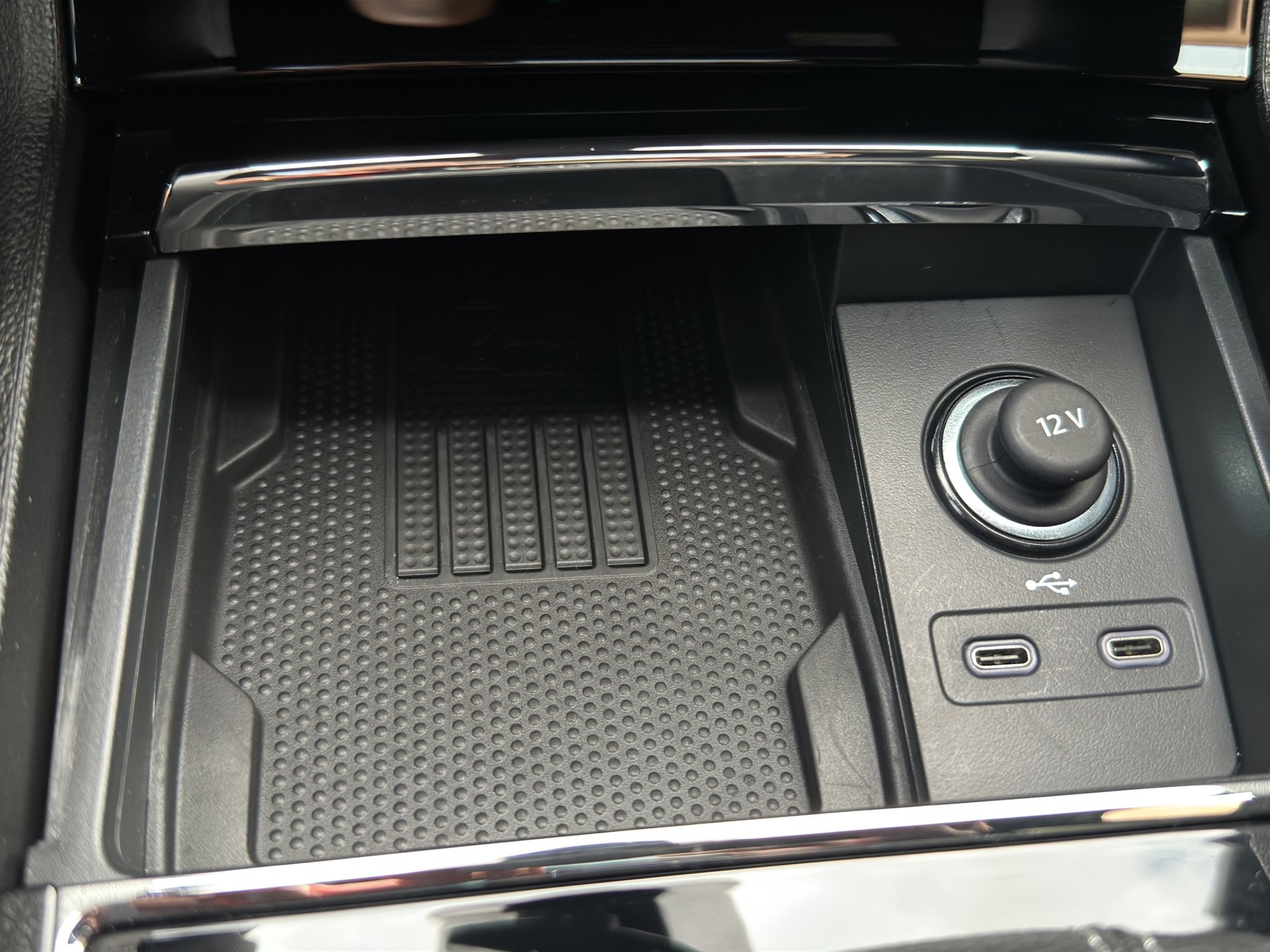 SKODA Karoq 1.5TSI Sport Line Aut. Panorama-Schiebedach-image-21
