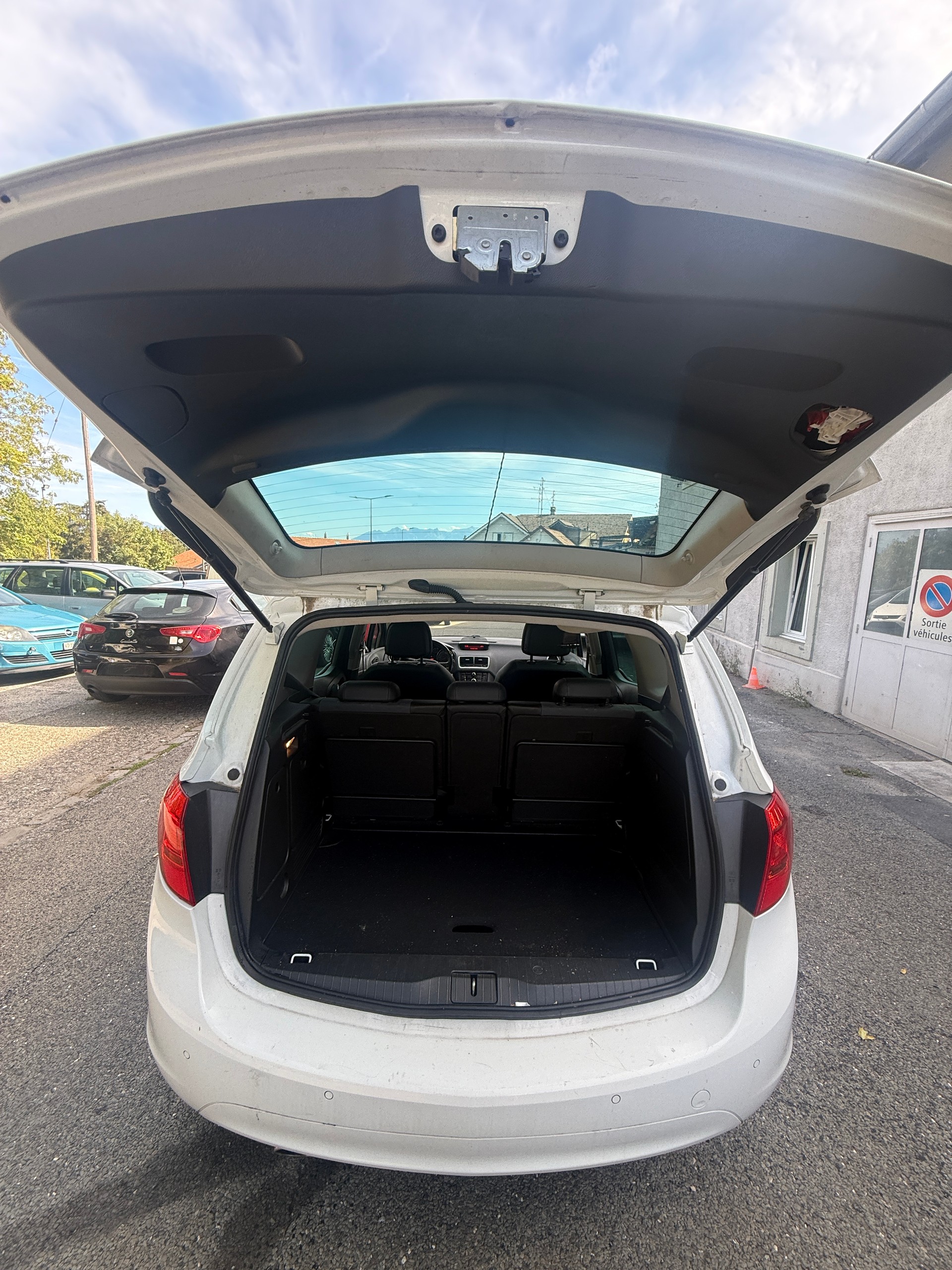 OPEL Meriva 1.4 Turbo Active Edition-image-4