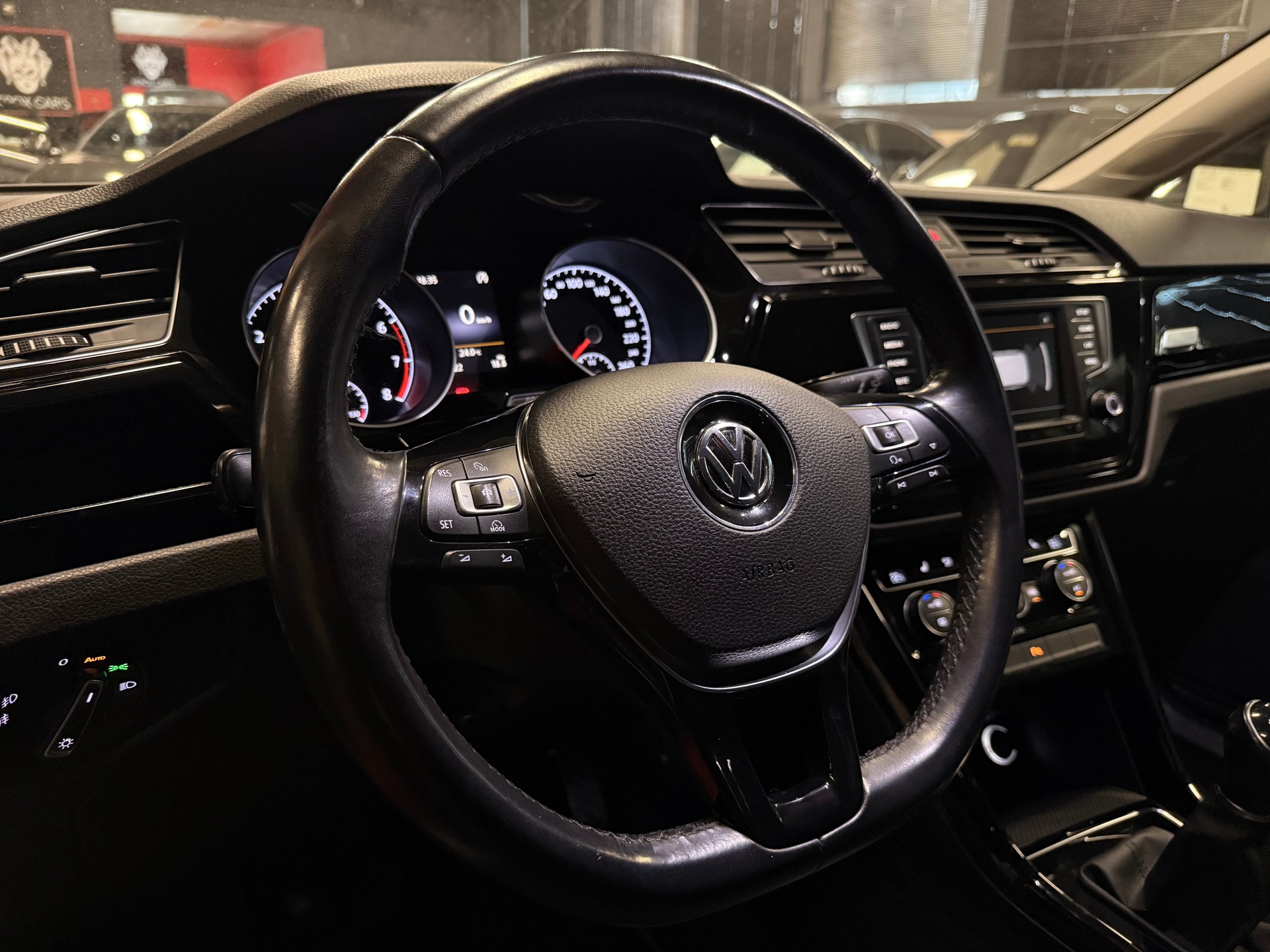 VW Touran 1.4 TSI BlueMotion Technology Highline / ** AHK / 7 Sitze / 8-Fach - Frisch ab MFK & Service **-image-14