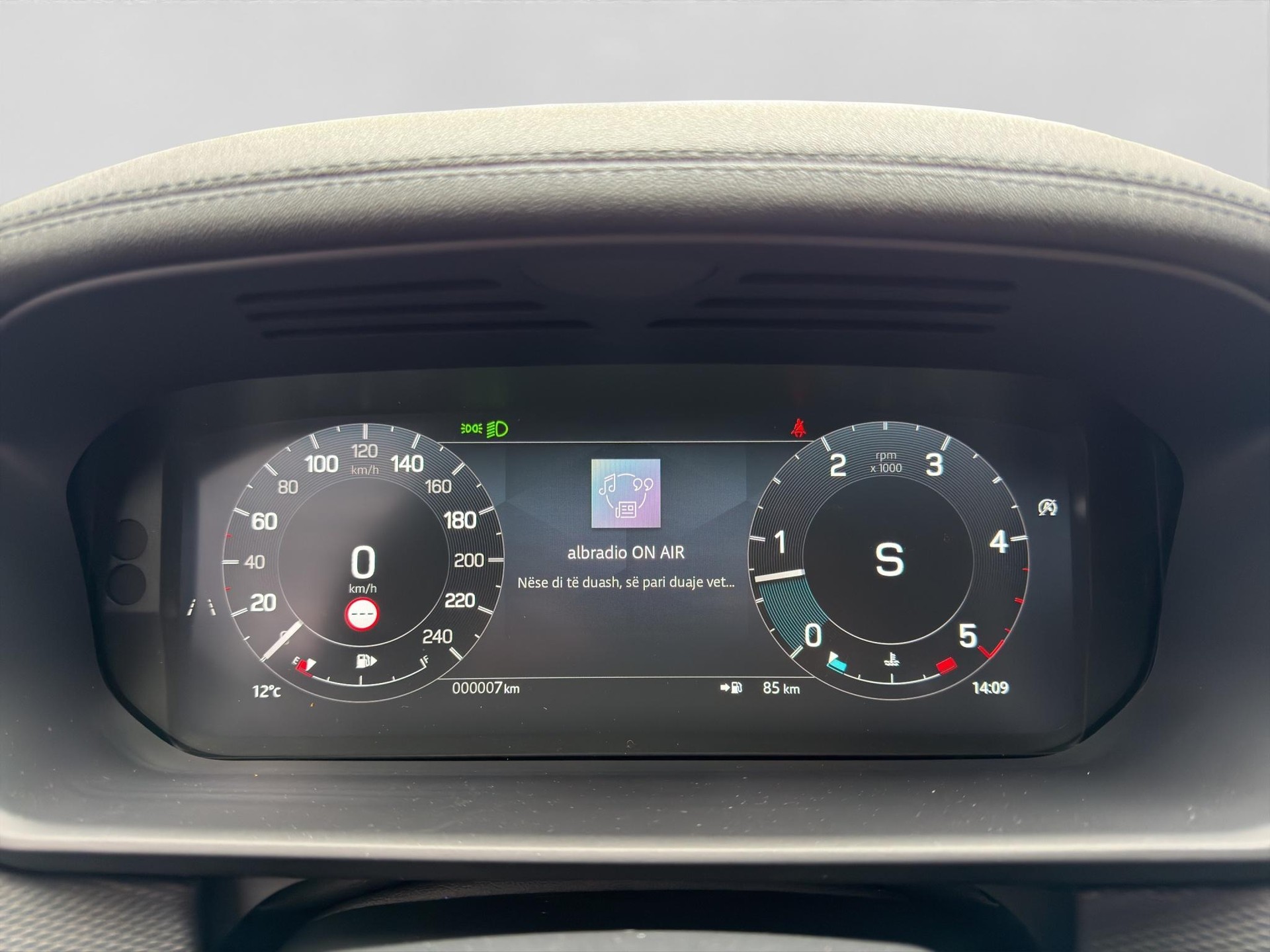LAND ROVER Discovery 3.0 D I6 350 Dynamic HSE-image-3