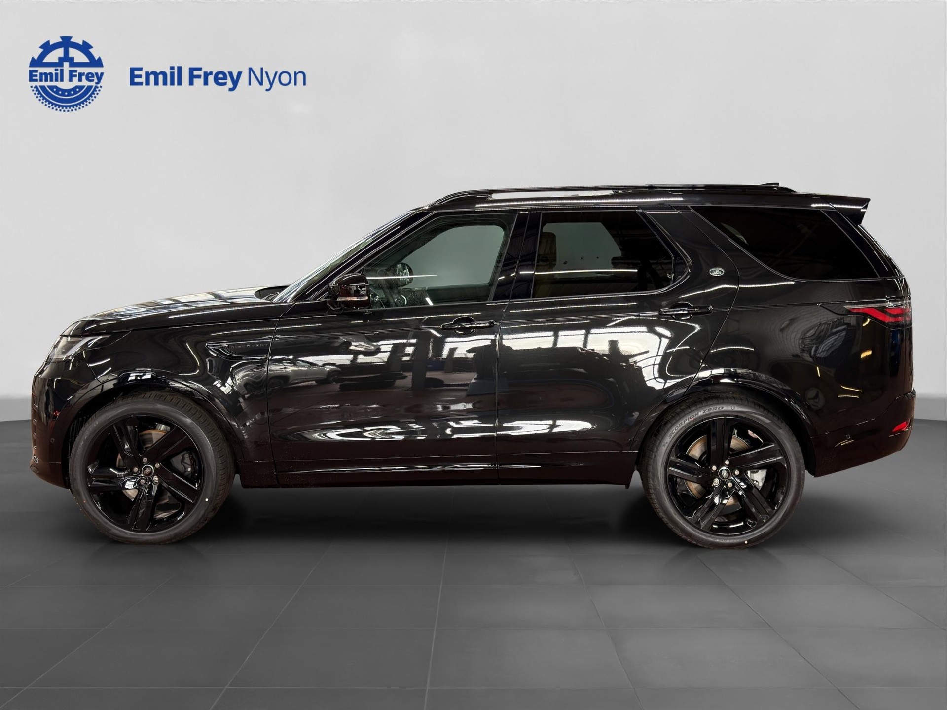 LAND ROVER Discovery 3.0 D I6 350 Dynamic HSE-image-2