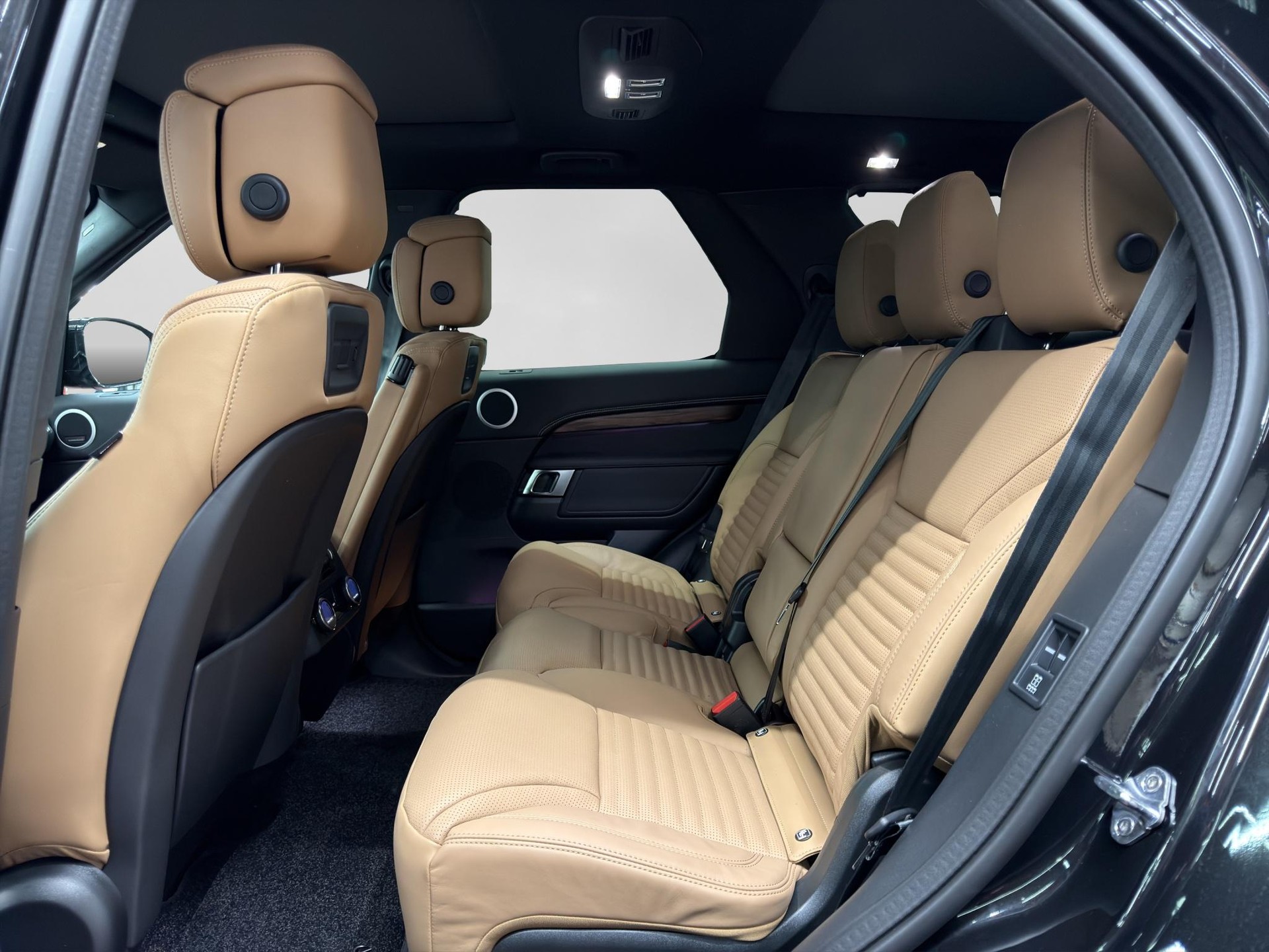 LAND ROVER Discovery 3.0 D I6 350 Dynamic HSE-image-6