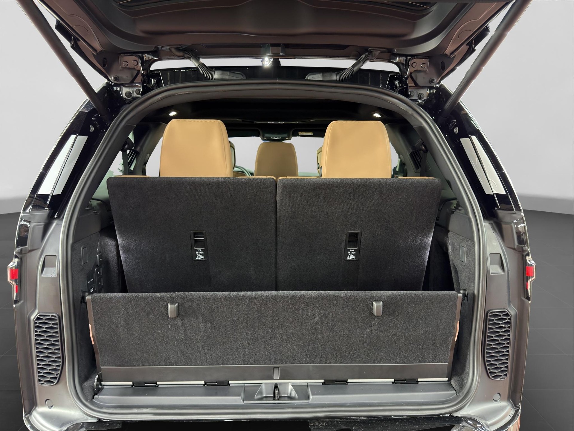 LAND ROVER Discovery 3.0 D I6 350 Dynamic HSE-image-9