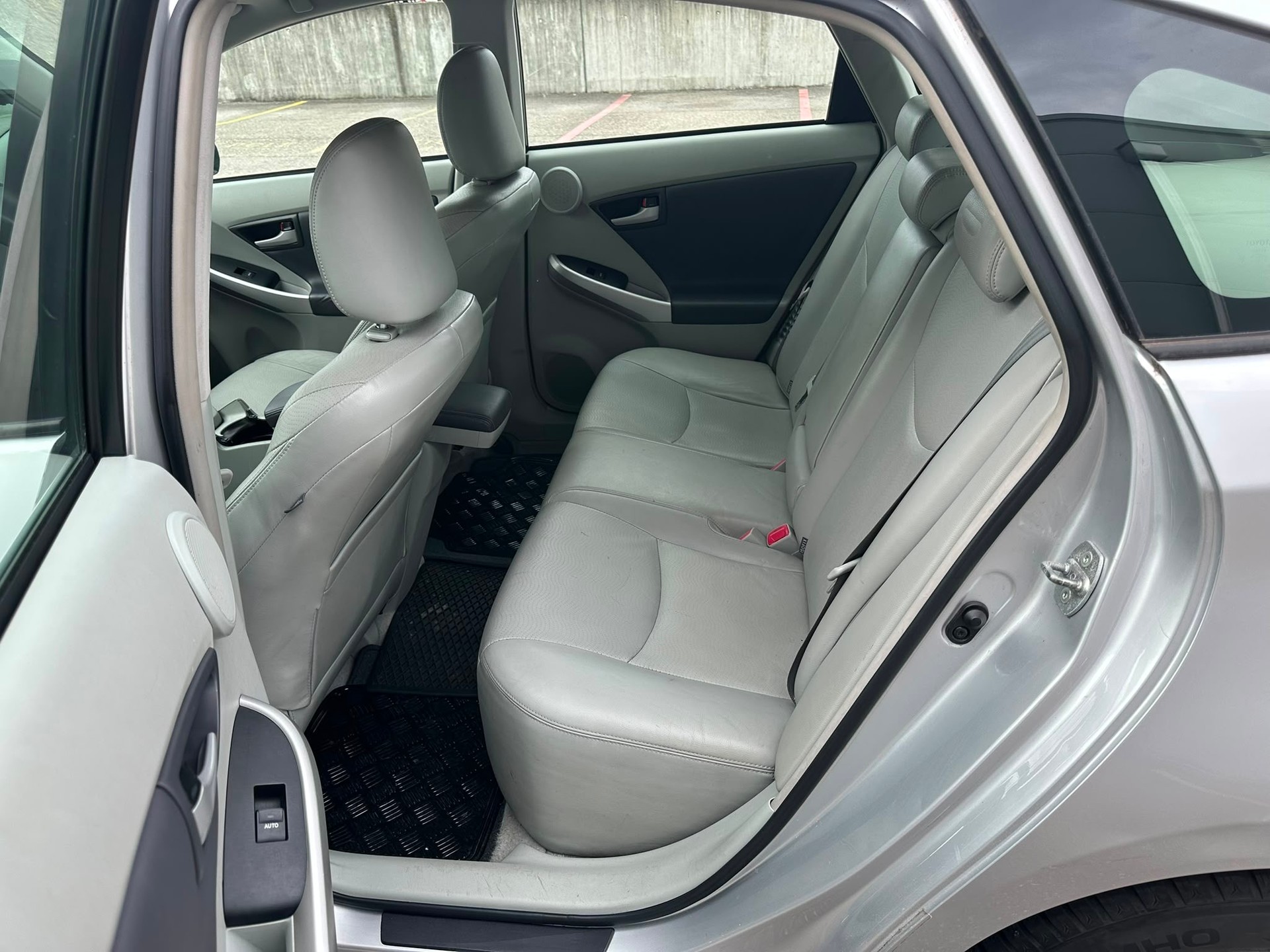 TOYOTA Prius 1.8 16V HSD Luna-image-6
