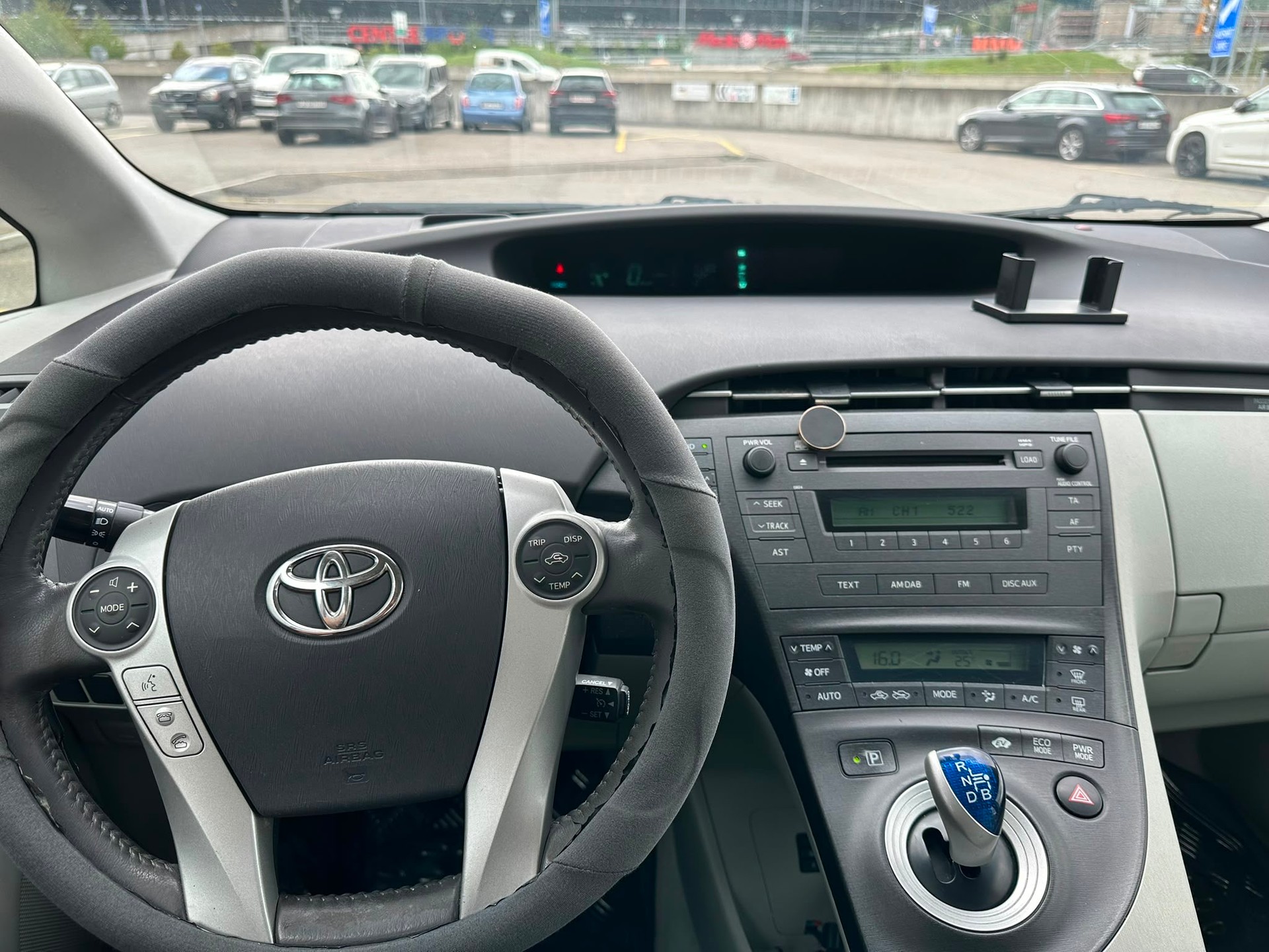 TOYOTA Prius 1.8 16V HSD Luna-image-10