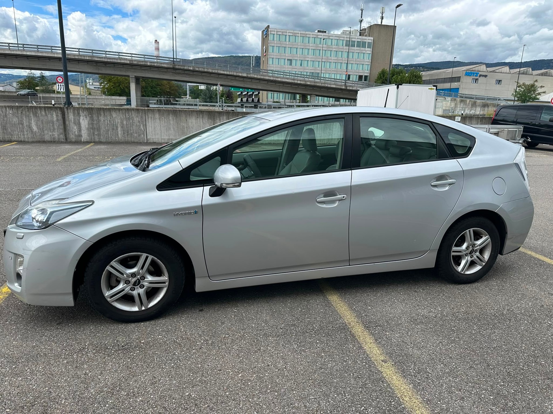 TOYOTA Prius 1.8 16V HSD Luna-image-4