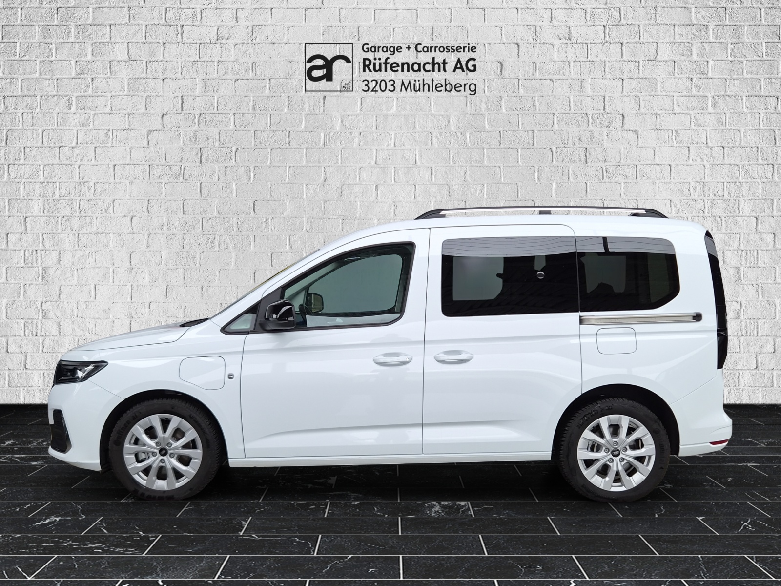 FORD TOURNEO Connect 1.5 EcoBoost 150 Titanium PHEV-image-4