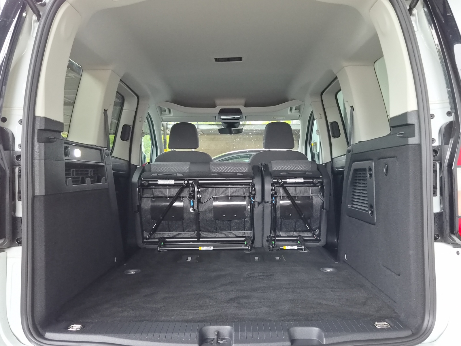 FORD TOURNEO Connect 1.5 EcoBoost 150 Titanium PHEV-image-9