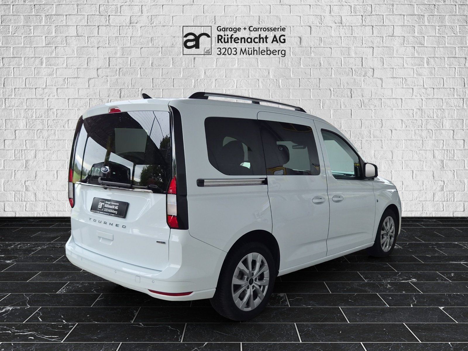 FORD TOURNEO Connect 1.5 EcoBoost 150 Titanium PHEV-image-1