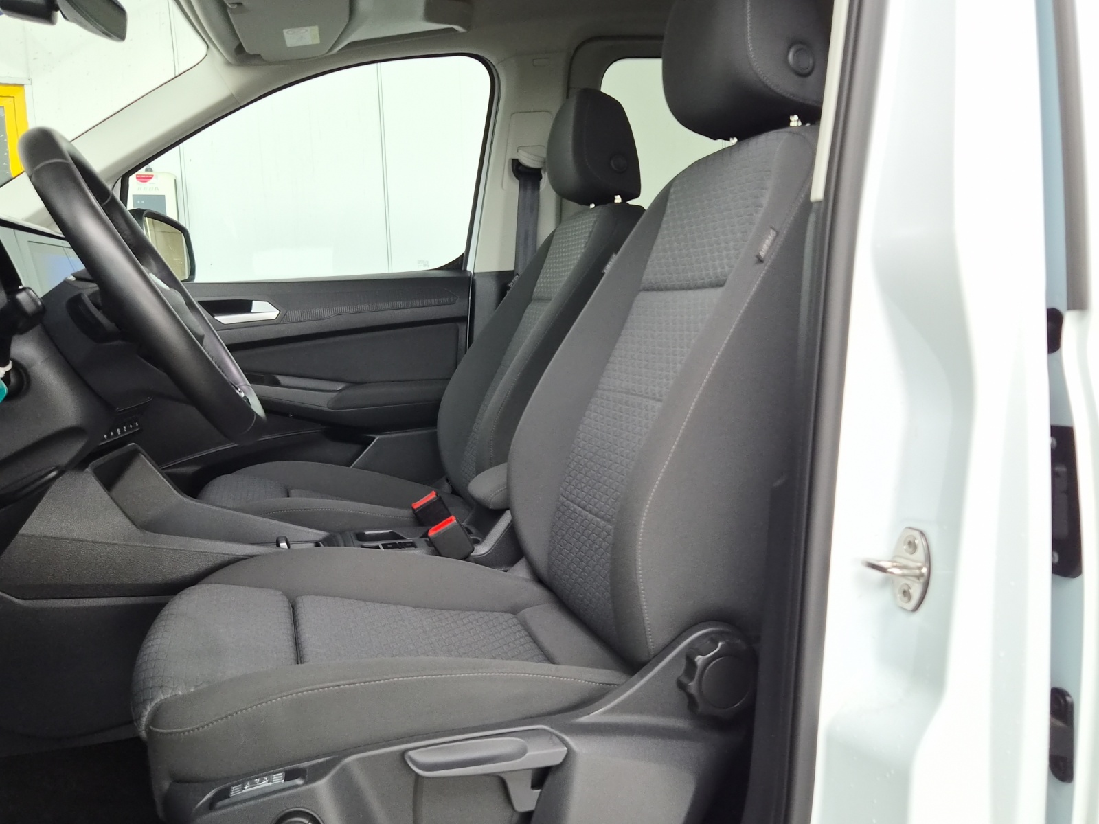 FORD TOURNEO Connect 1.5 EcoBoost 150 Titanium PHEV-image-6