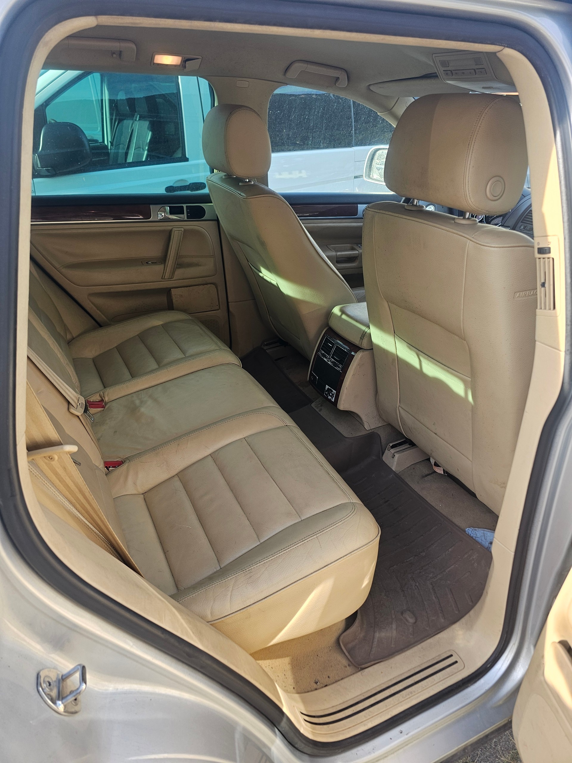VW Touareg 3.2 V6-image-7