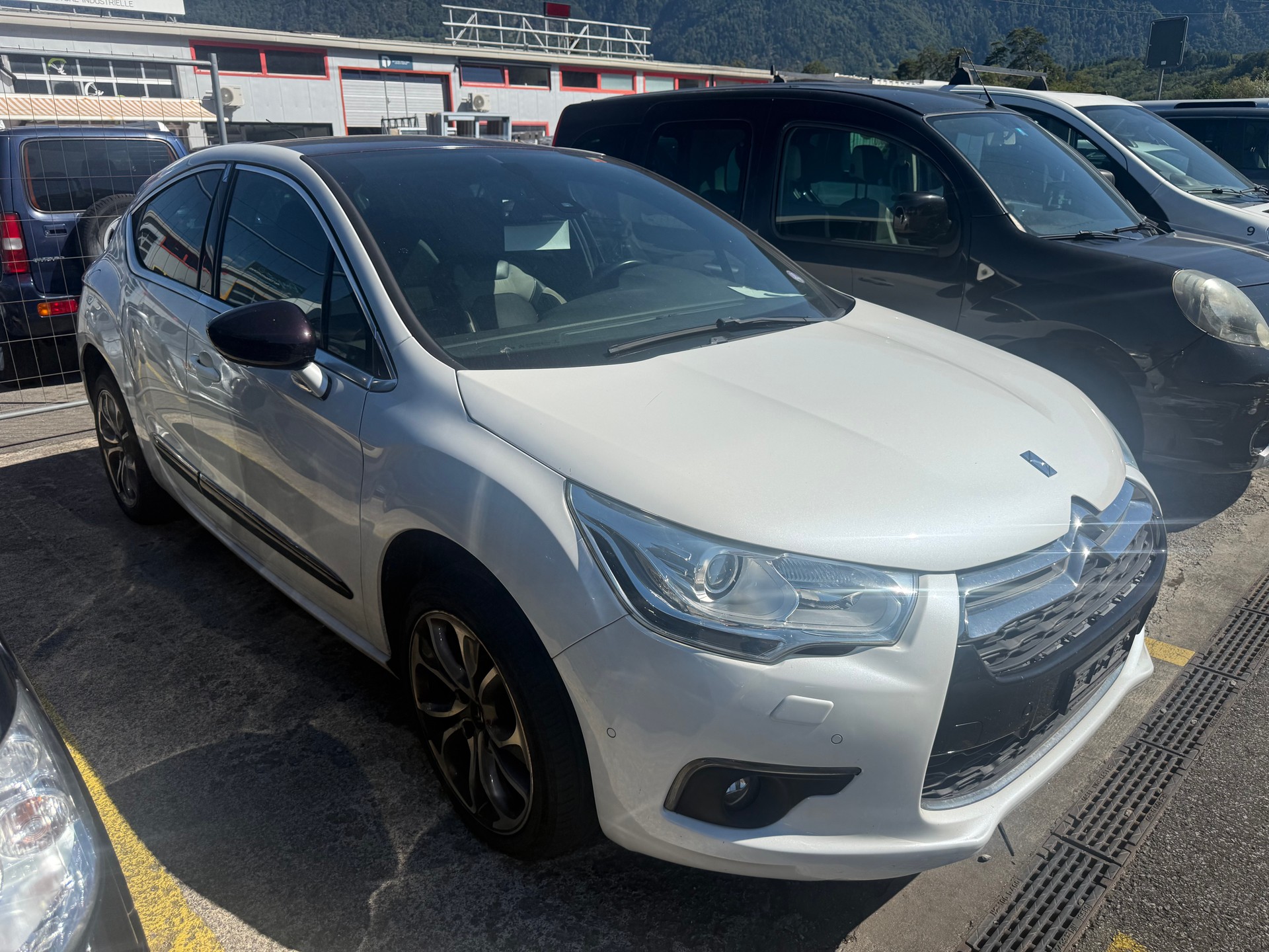 DS AUTOMOBILES DS4 1.6 THP Dark Top Automatic-image-1