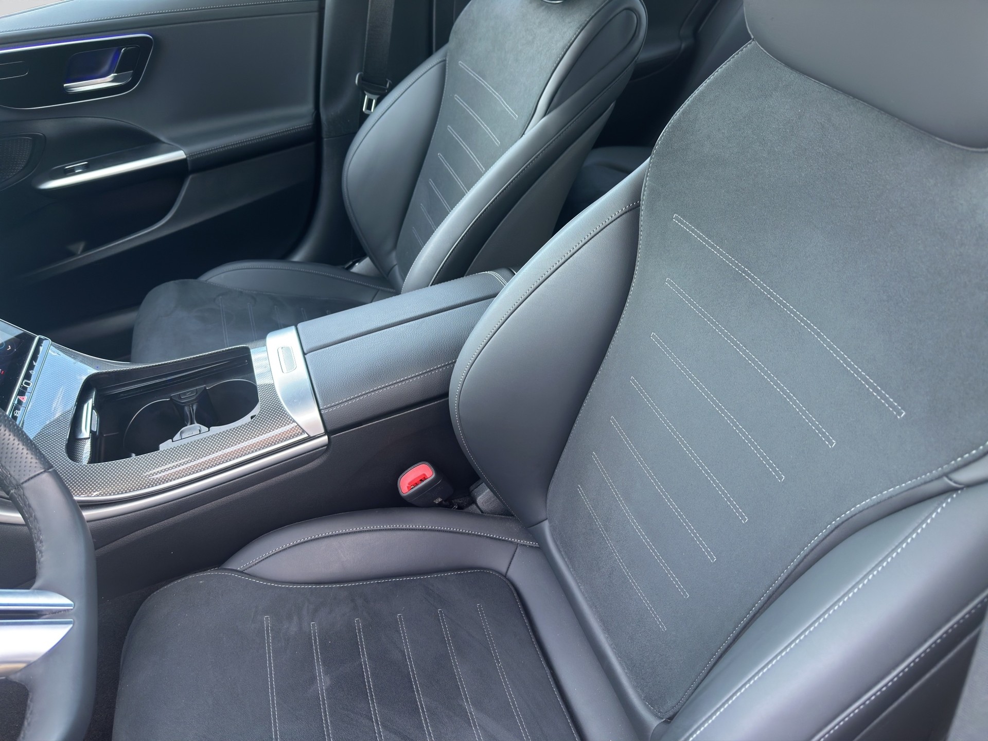 MERCEDES-BENZ C 300 AMG Line-image-4