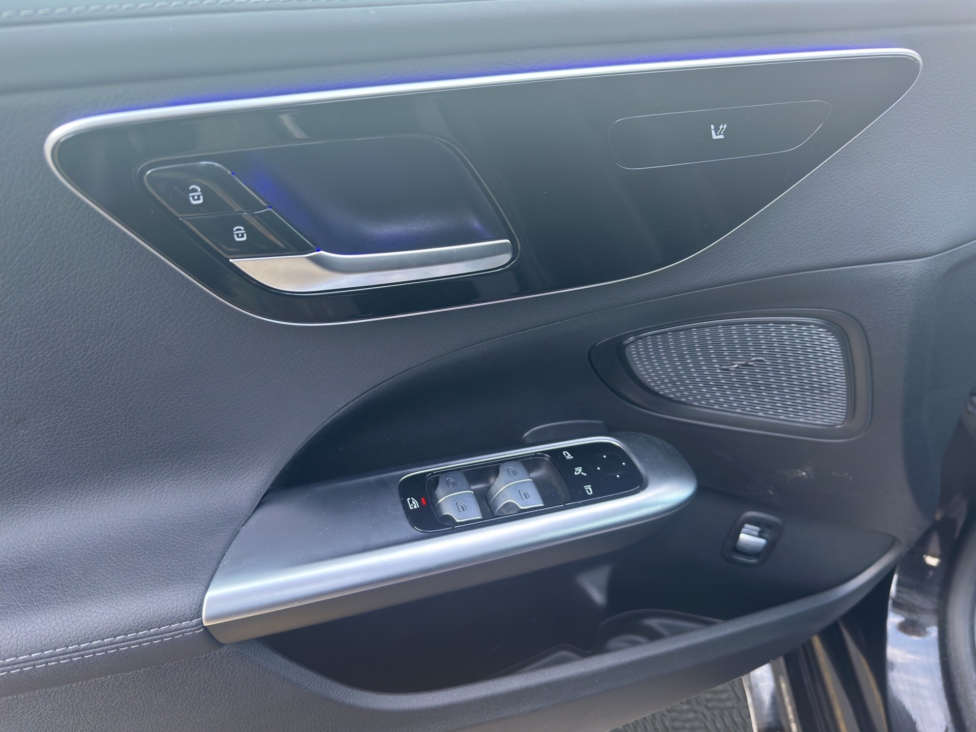 MERCEDES-BENZ C 300 AMG Line-image-8