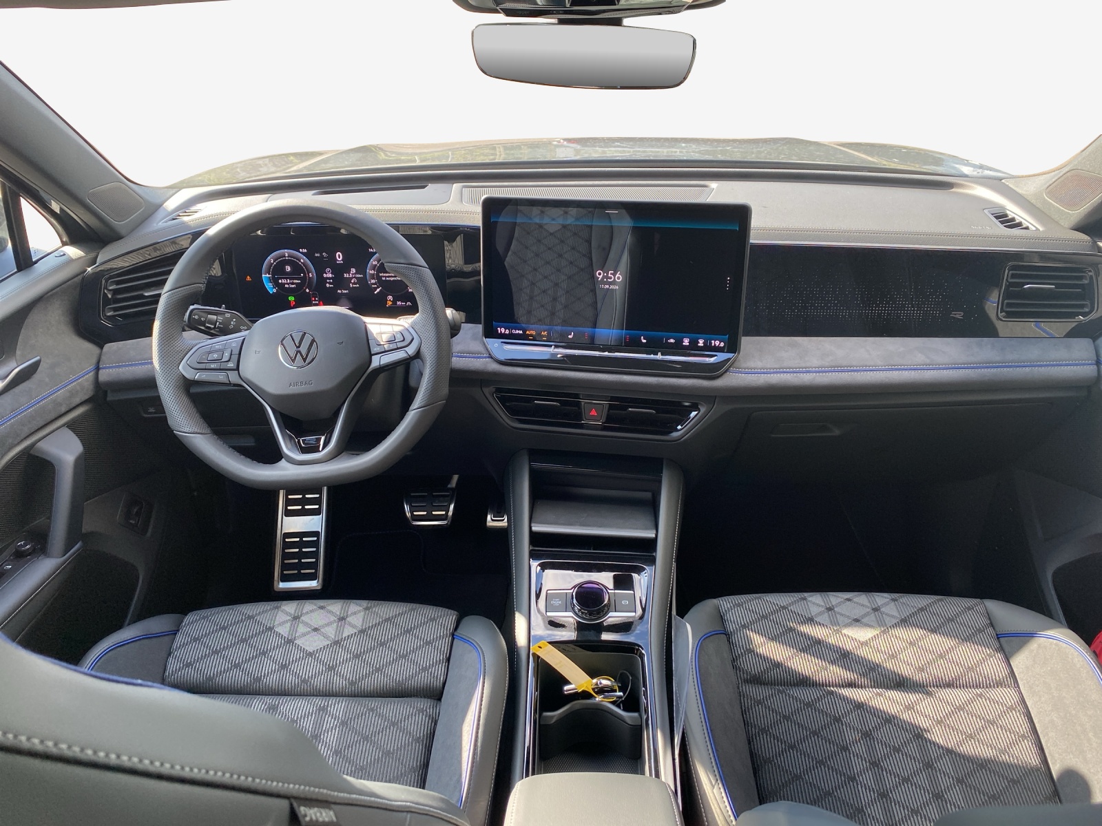 VW Tiguan 2.0 TDI SCR R-Line 4Motion DSG-image-8