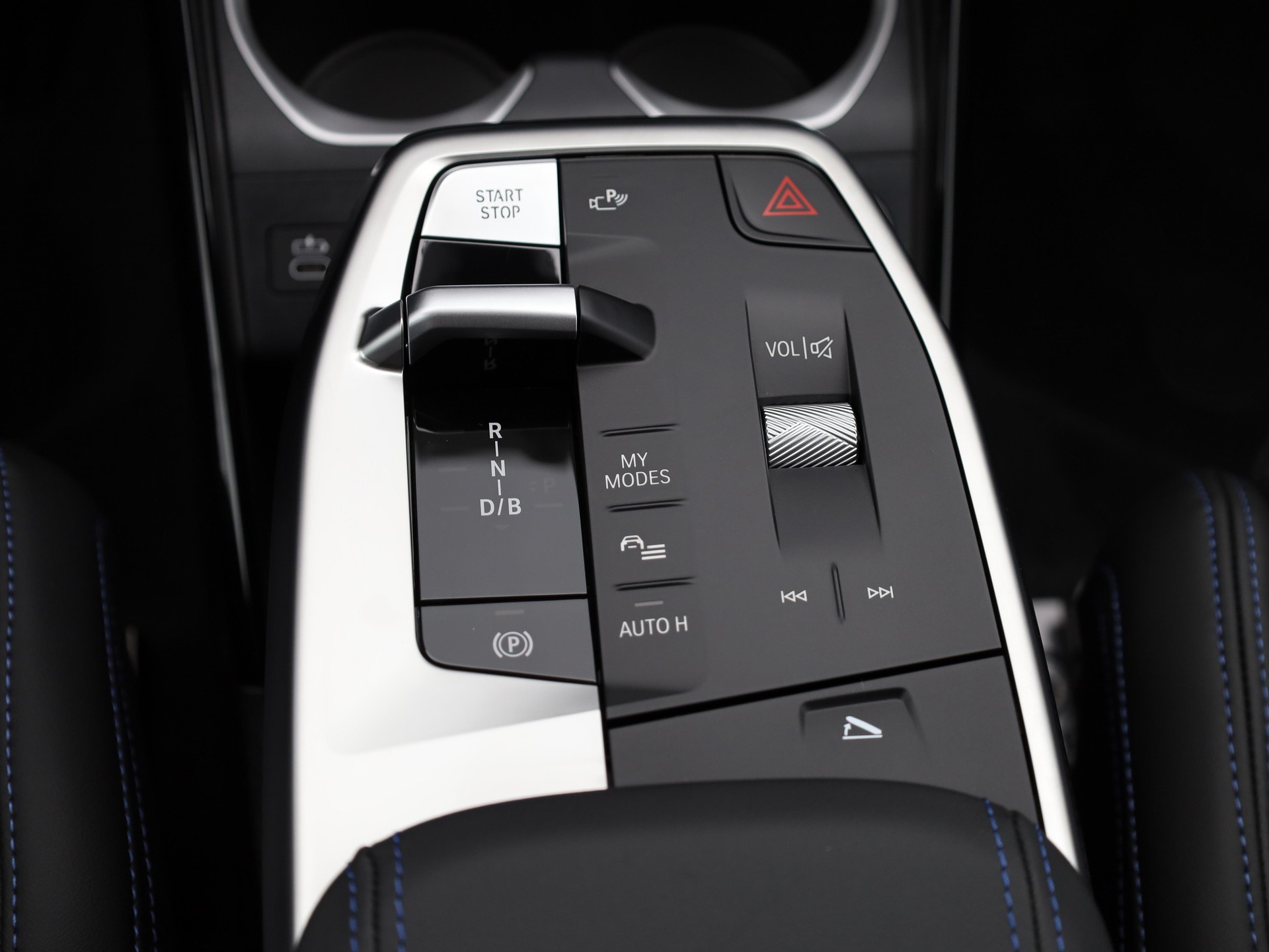BMW iX1 30 xDrive-image-17