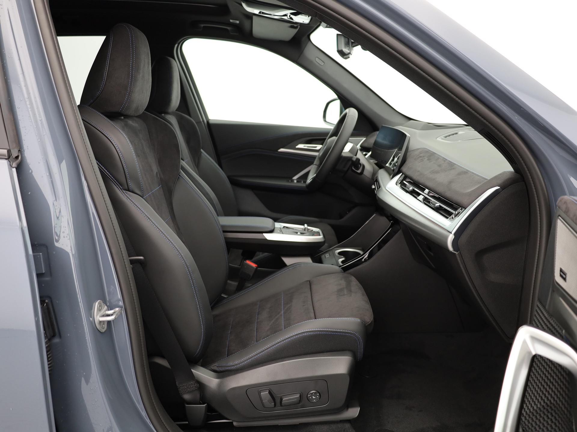 BMW iX1 30 xDrive-image-15