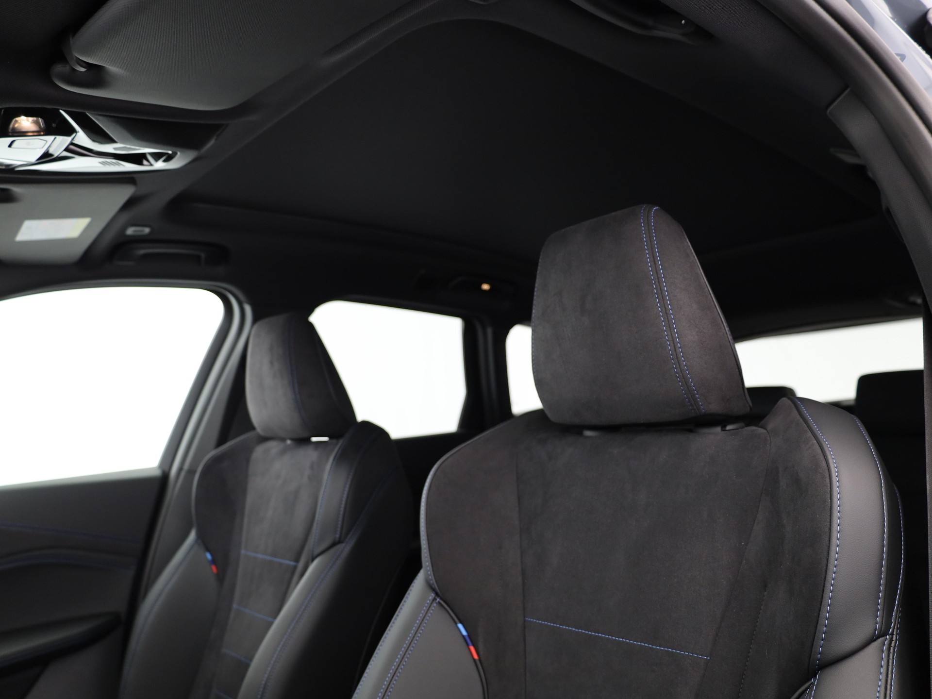 BMW iX1 30 xDrive-image-9