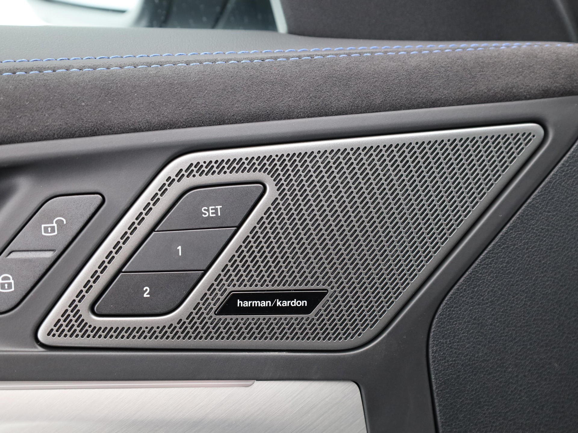BMW iX1 30 xDrive-image-10