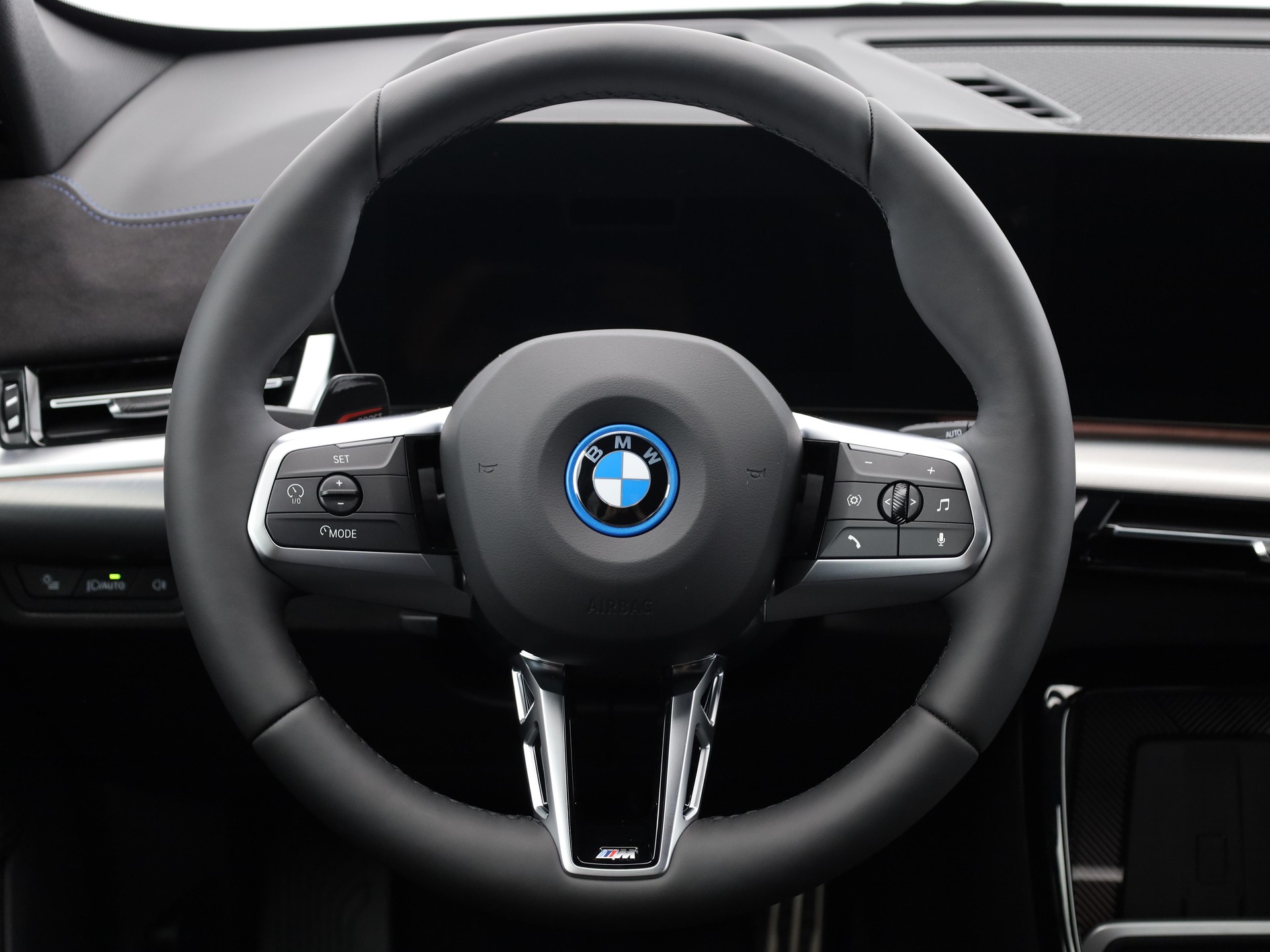 BMW iX1 30 xDrive-image-18