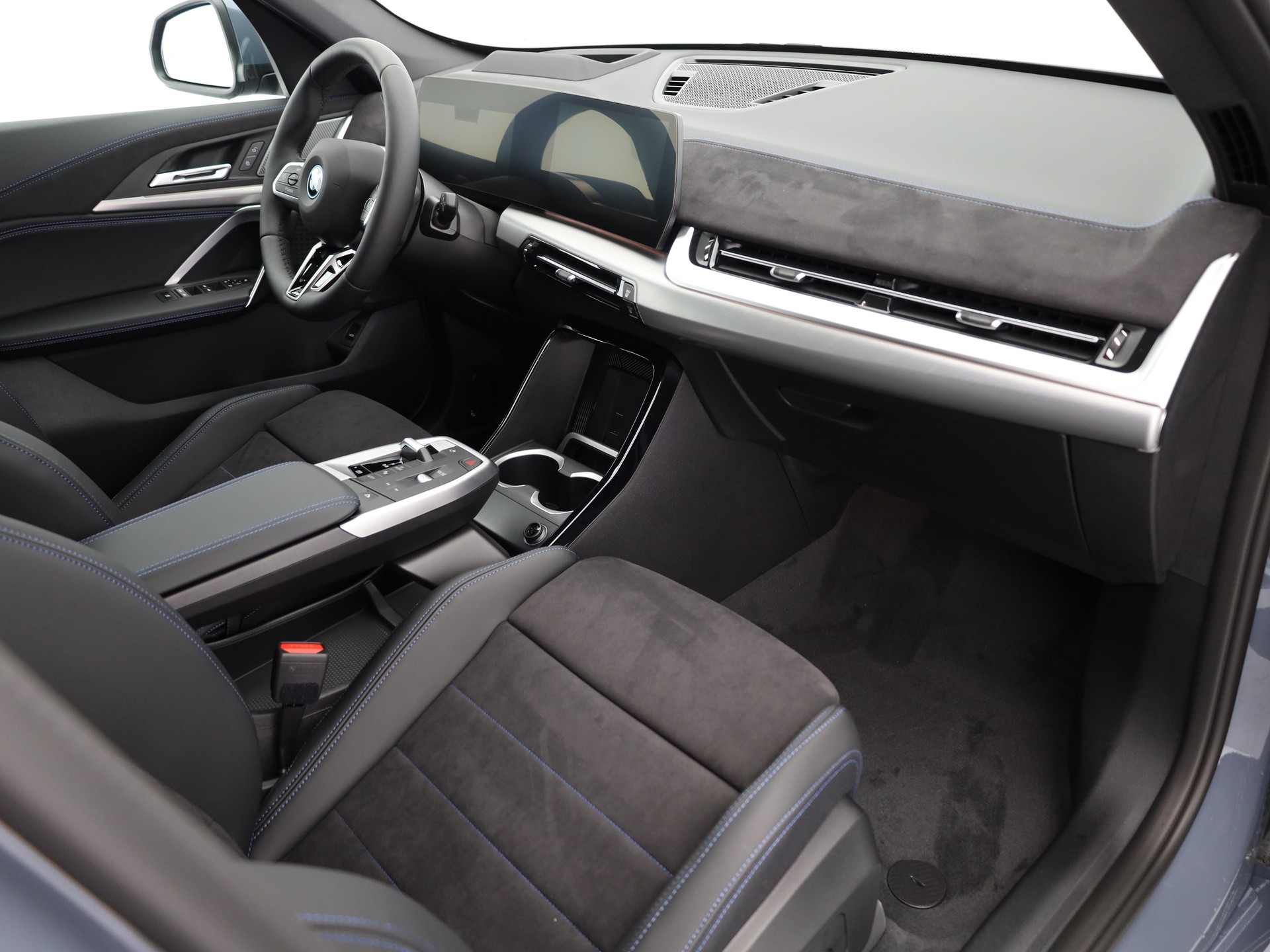 BMW iX1 30 xDrive-image-14